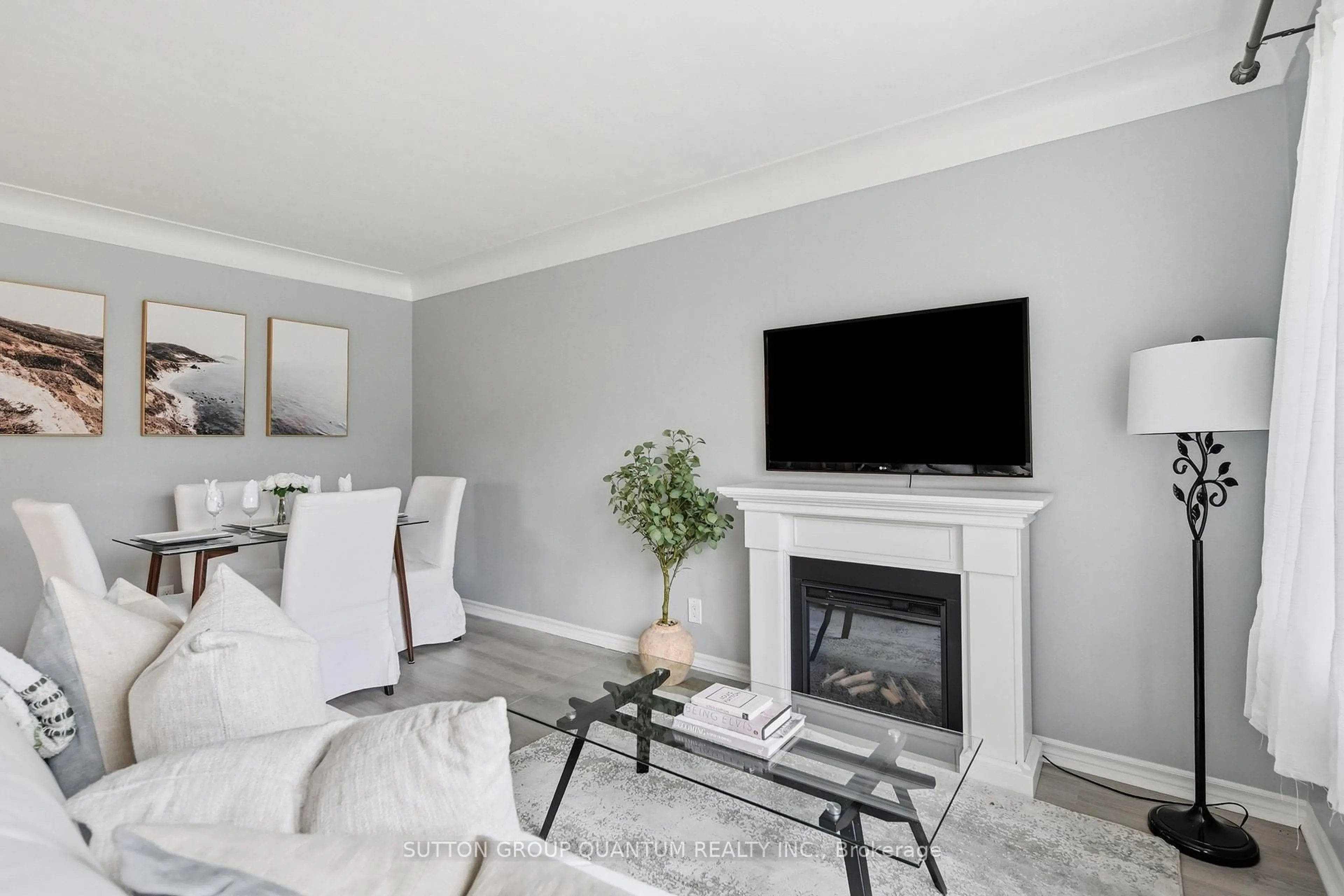 Living room with furniture, unknown for 189 Foxbar Rd, Burlington Ontario L7L 3A1