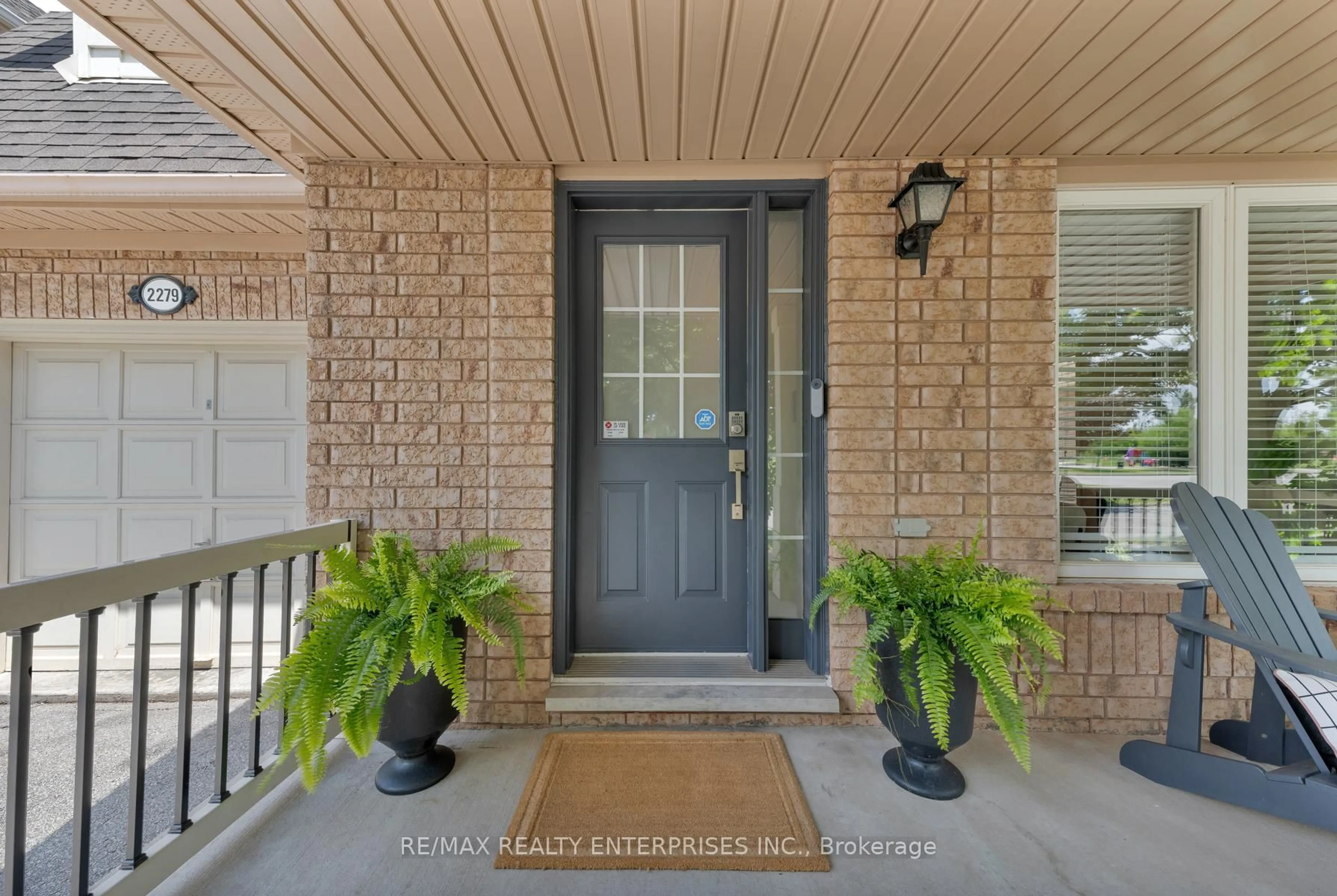 Indoor entryway for 2279 Pathfinder Dr, Burlington Ontario L7L 6N1