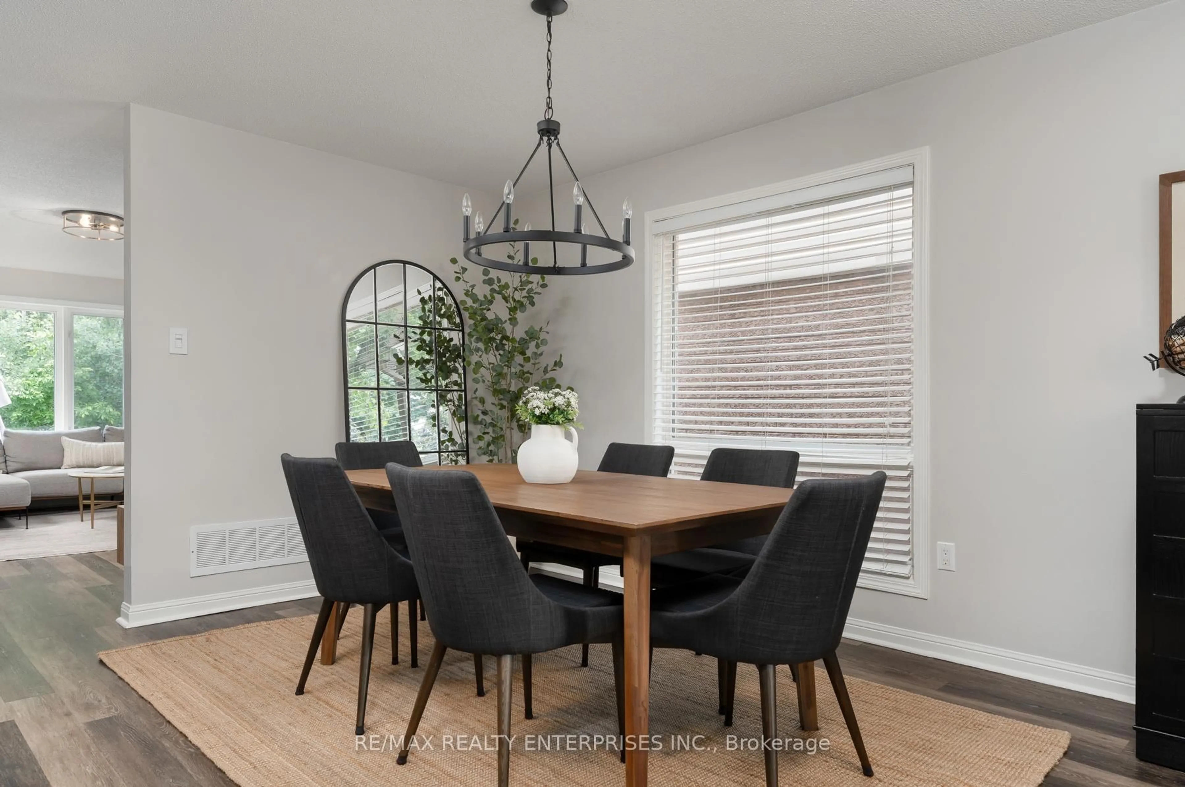 Dining room, wood/laminate floor for 2279 Pathfinder Dr, Burlington Ontario L7L 6N1