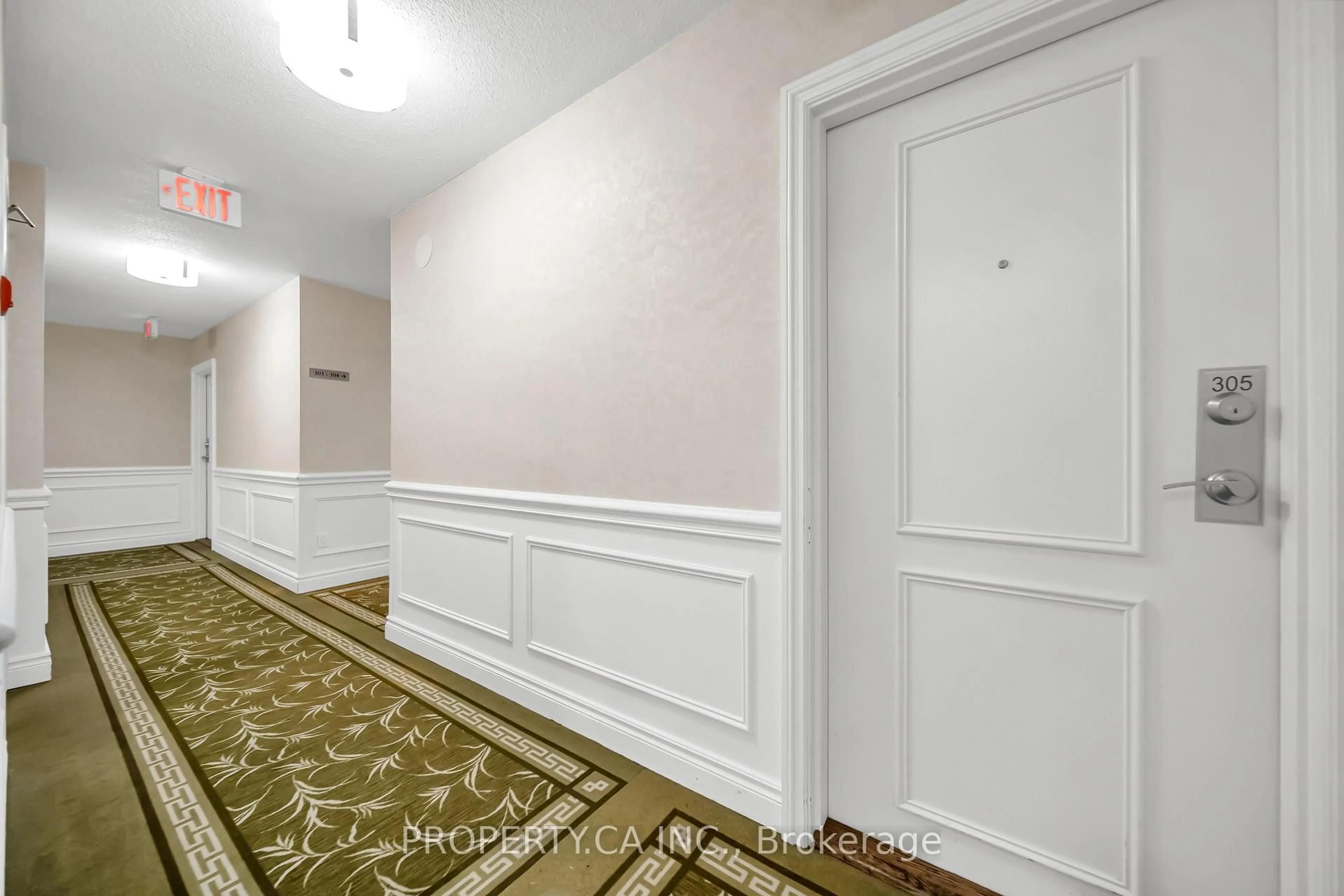 Indoor foyer for 1535 Lakeshore Rd #305, Mississauga Ontario L5E 3E2