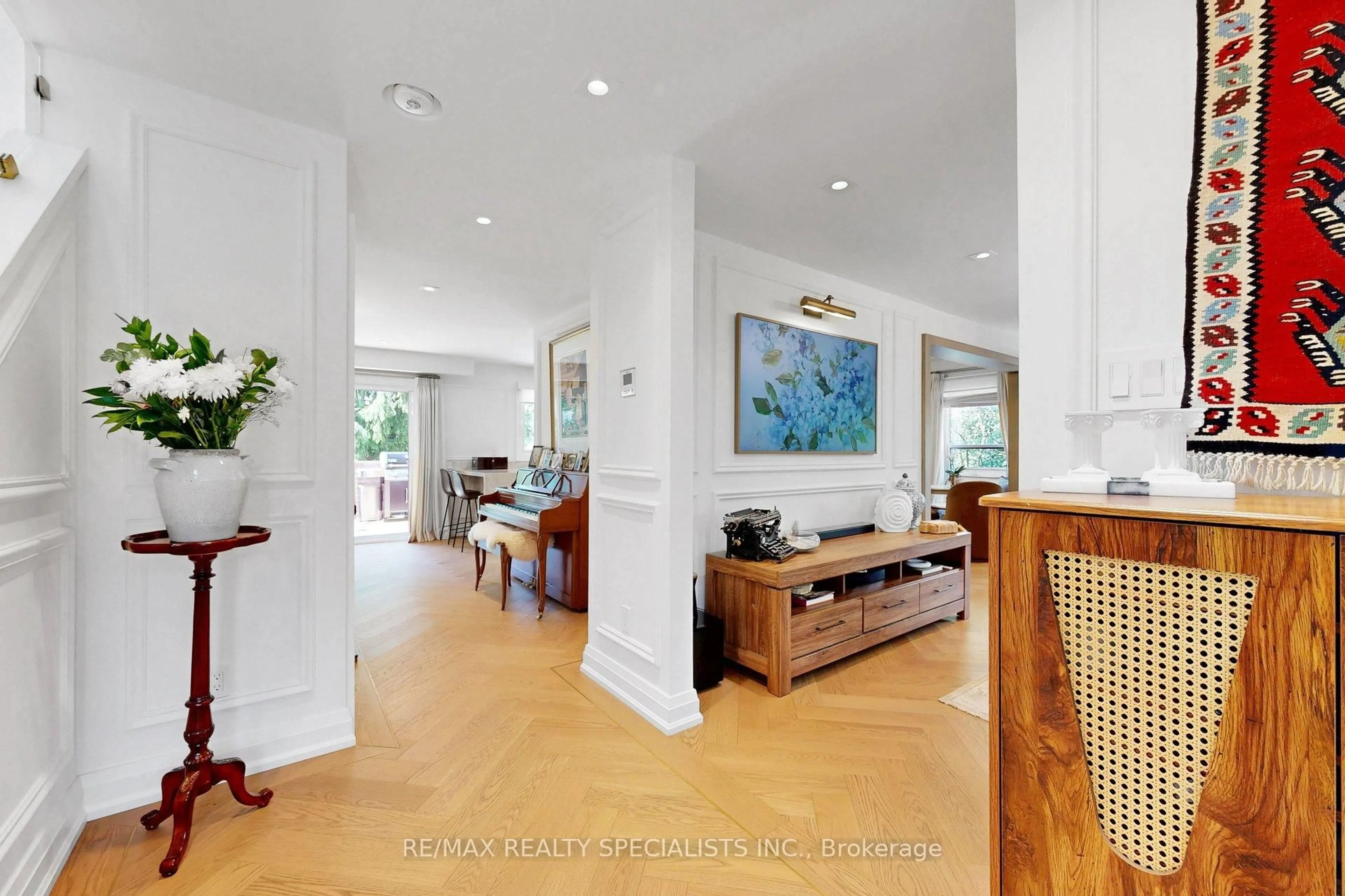 Indoor entryway for 39 B Newington Cres, Toronto Ontario M9C 5B7