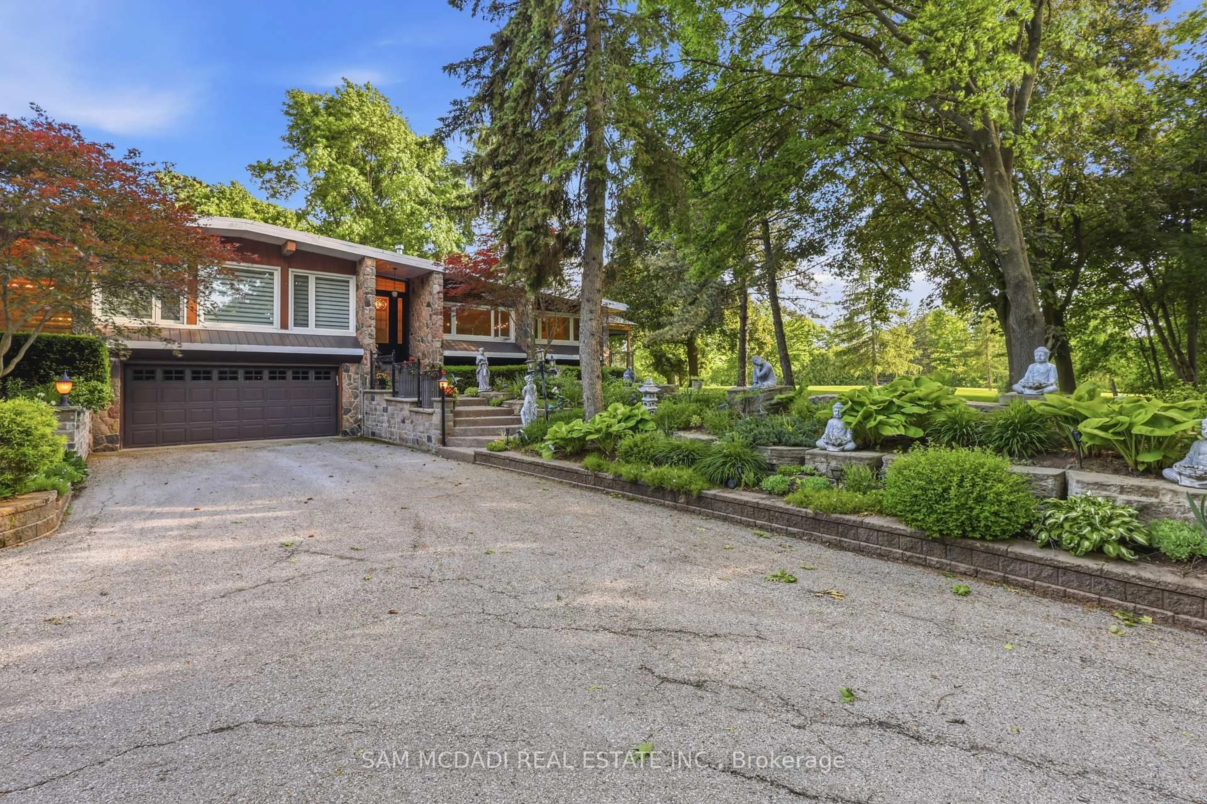 A pic from outside/outdoor area/front of a property/back of a property/a pic from drone, street for 825 Lower Base Line, Milton Ontario L9E 0T3