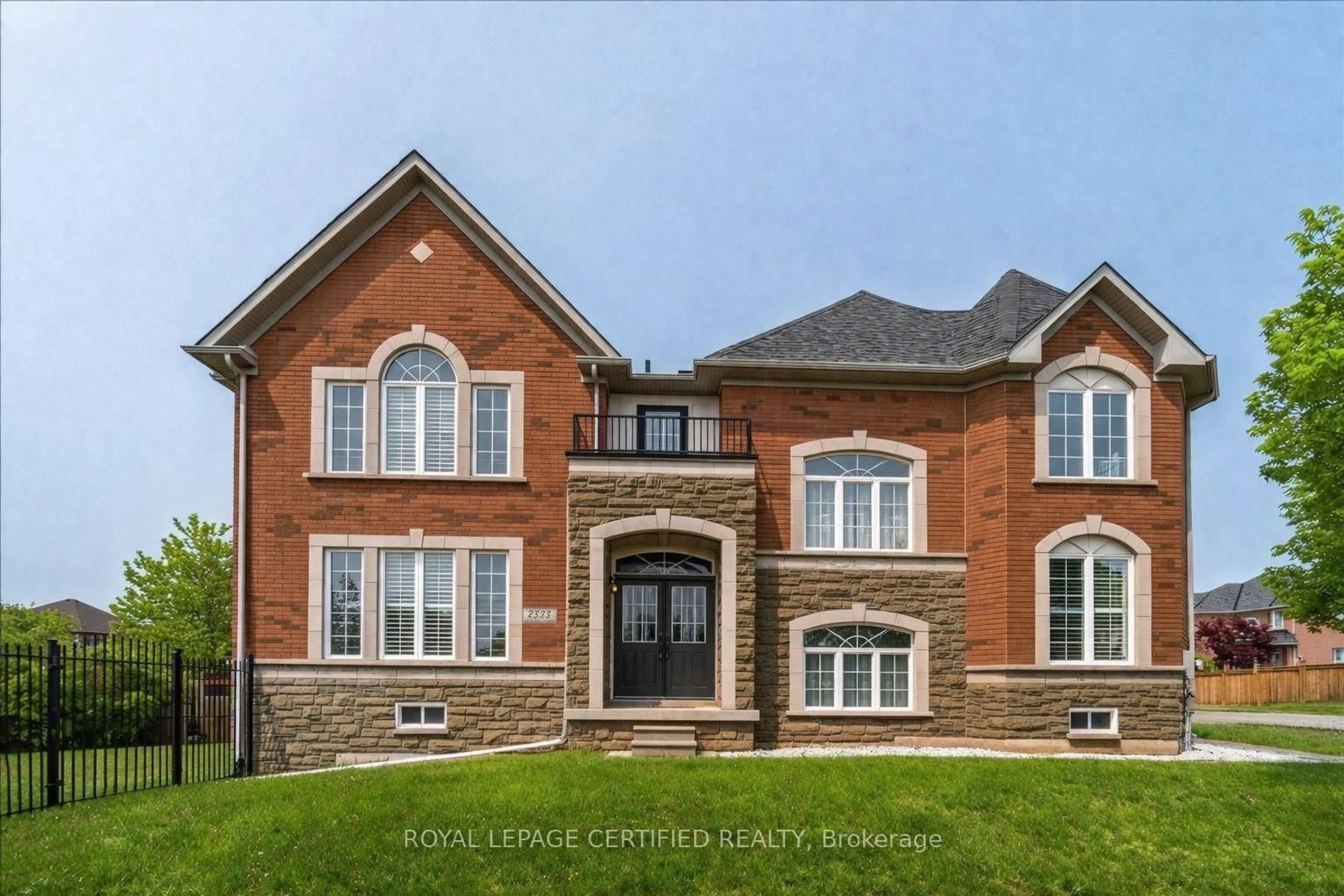 Home with brick exterior material, street for 2523 Highmount Cres, Oakville Ontario L6M 4Z1