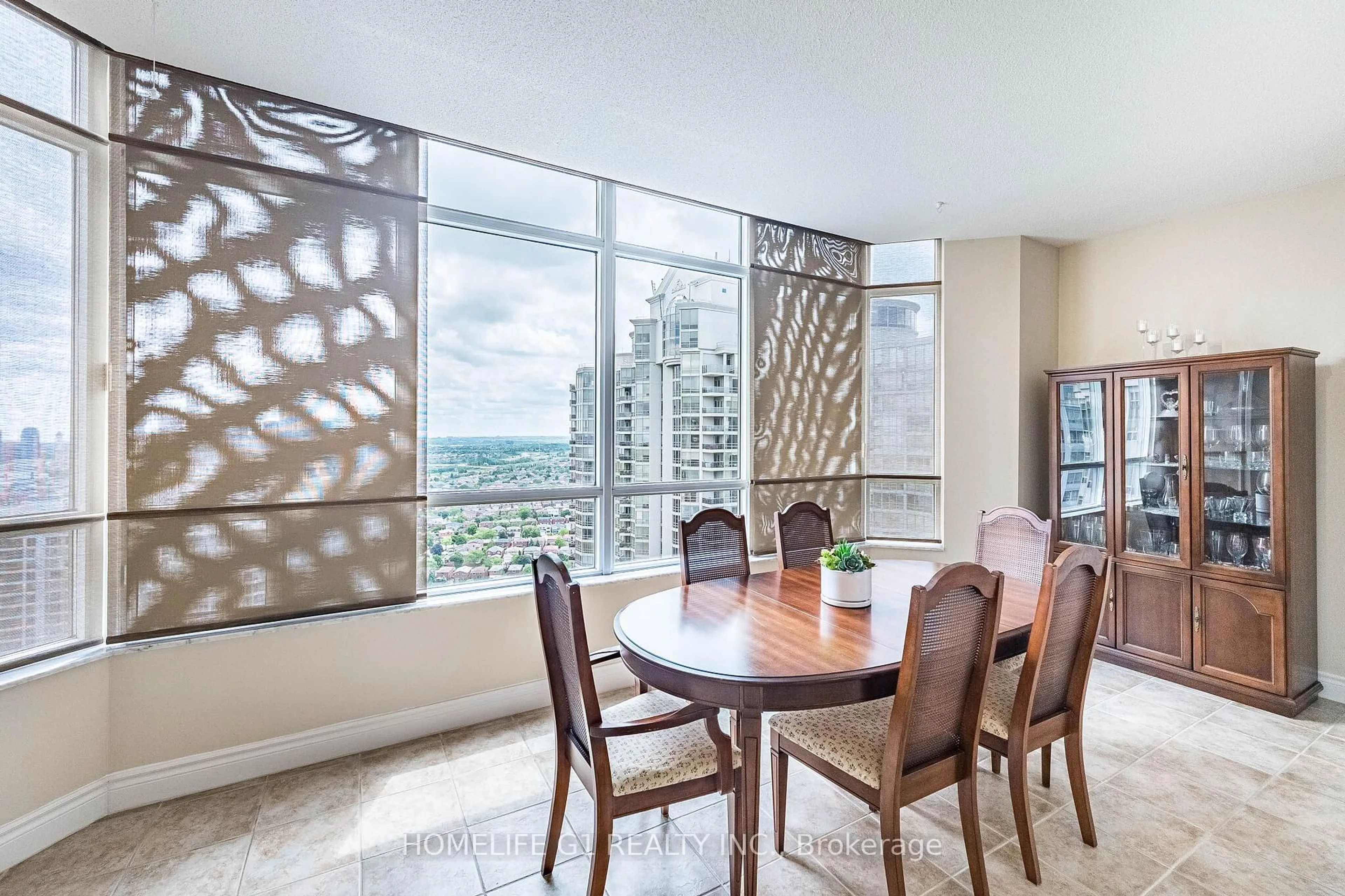 Dining room, unknown for 35 Kingsbridge Garden #02, Mississauga Ontario L5R 3Z5
