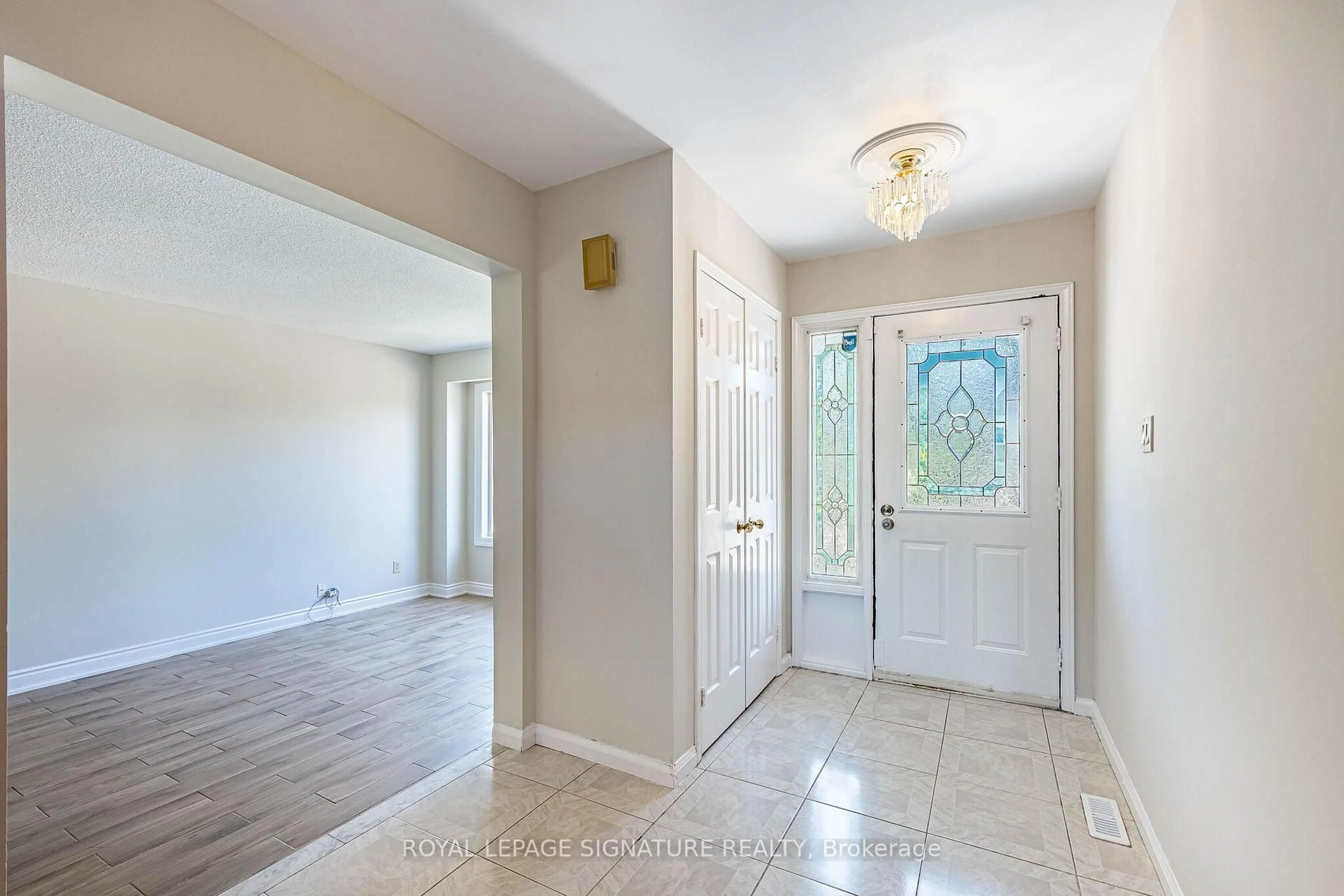Indoor entryway for 13 Jaffa Dr, Brampton Ontario L6S 4C7