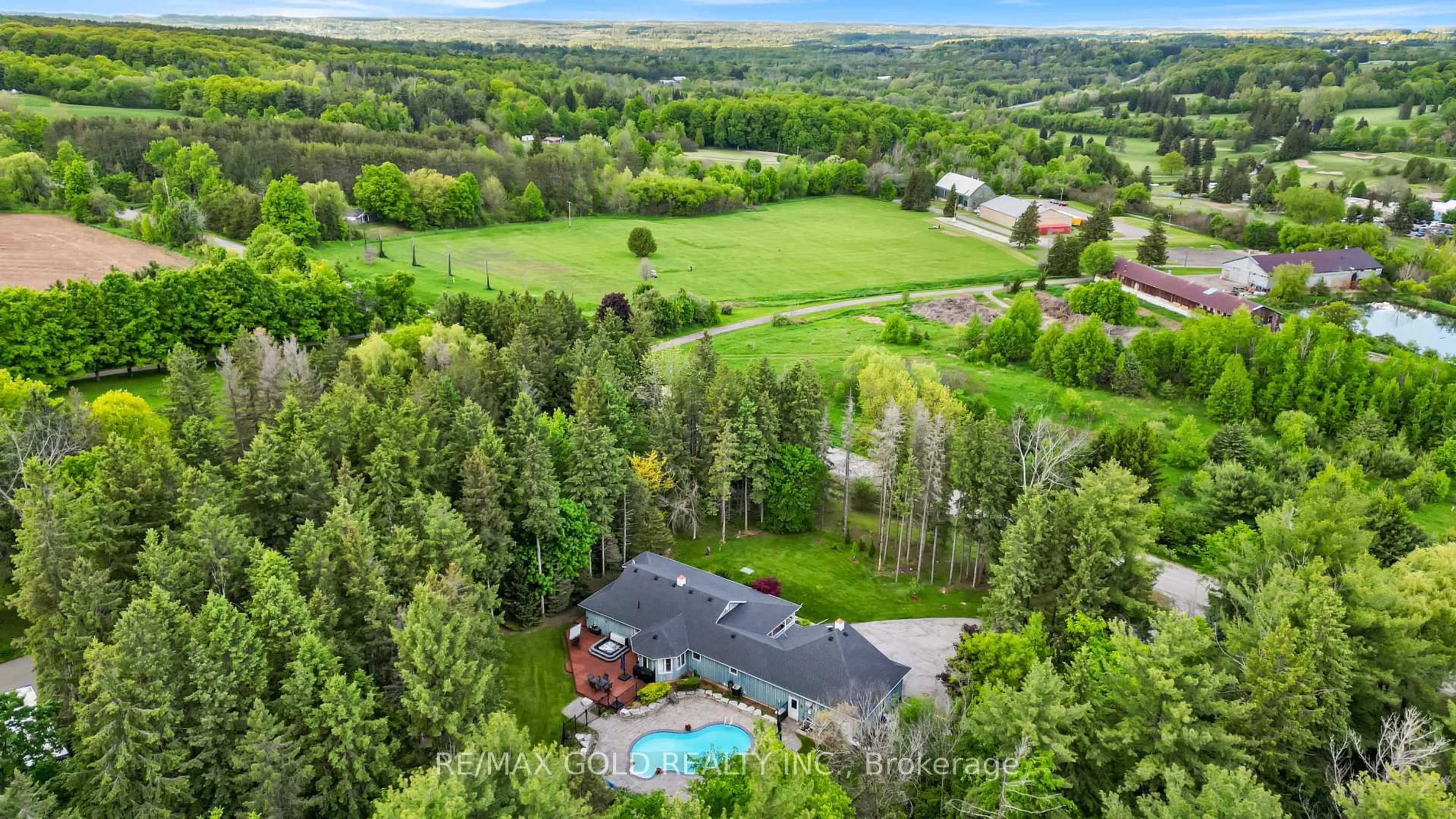 A pic from outside/outdoor area/front of a property/back of a property/a pic from drone, mountain view for 15252 Chinguacousy Rd, Caledon Ontario L7C 1Z7