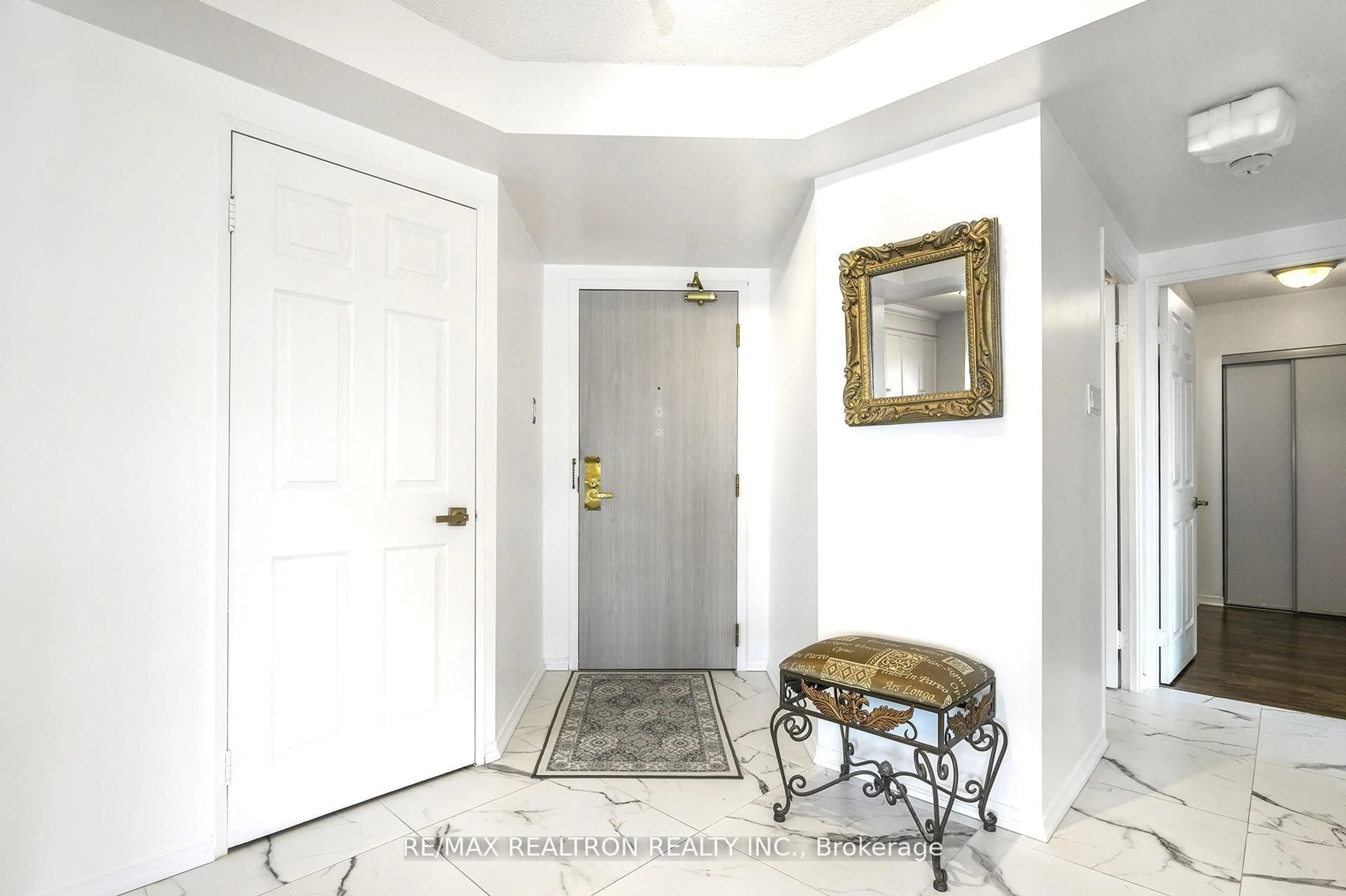 Indoor entryway for 2155 Burnhamthorpe Rd #603, Mississauga Ontario L5L 5P4