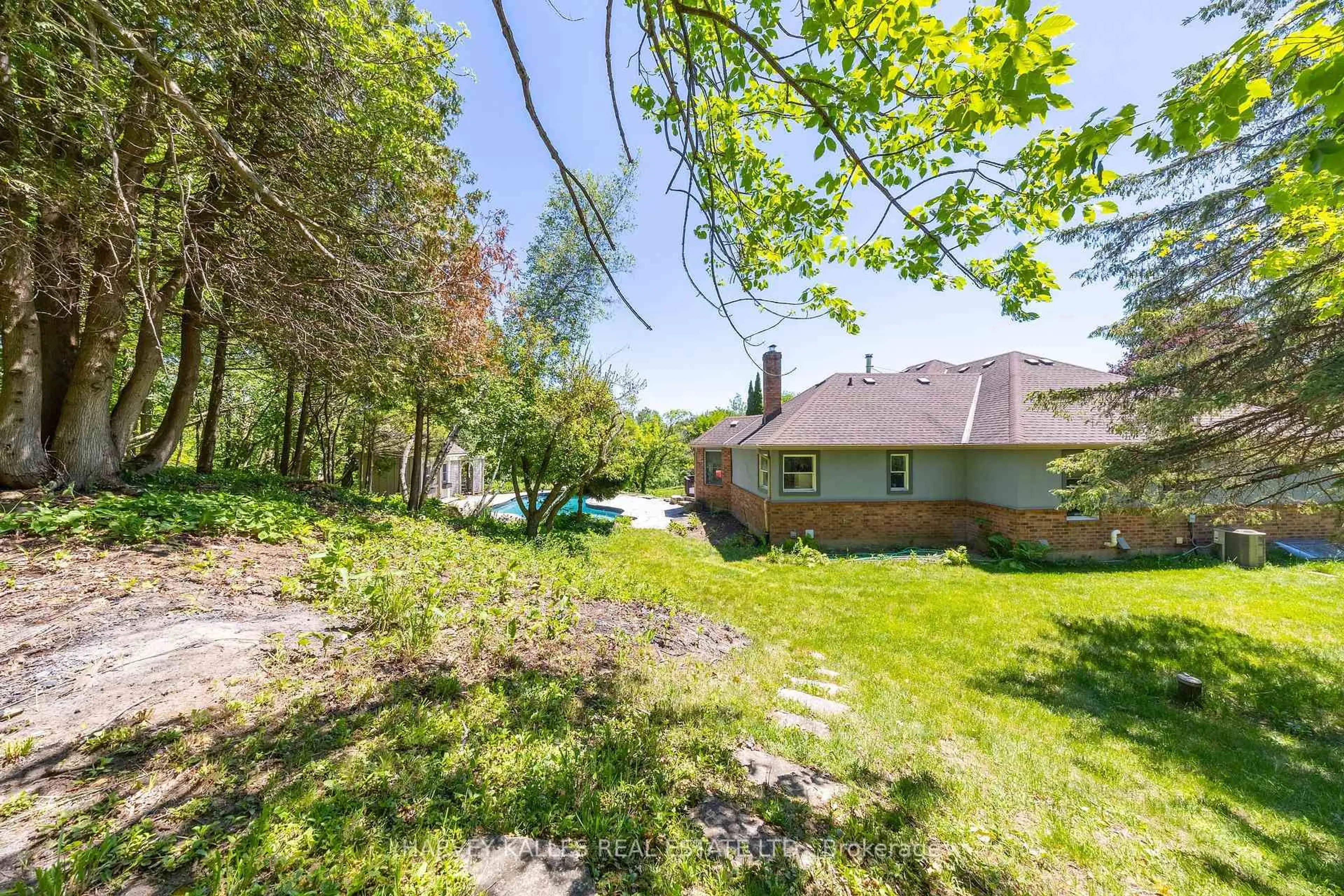 A pic from outside/outdoor area/front of a property/back of a property/a pic from drone, unknown for 20511 Main St, Caledon Ontario L7K 1R5