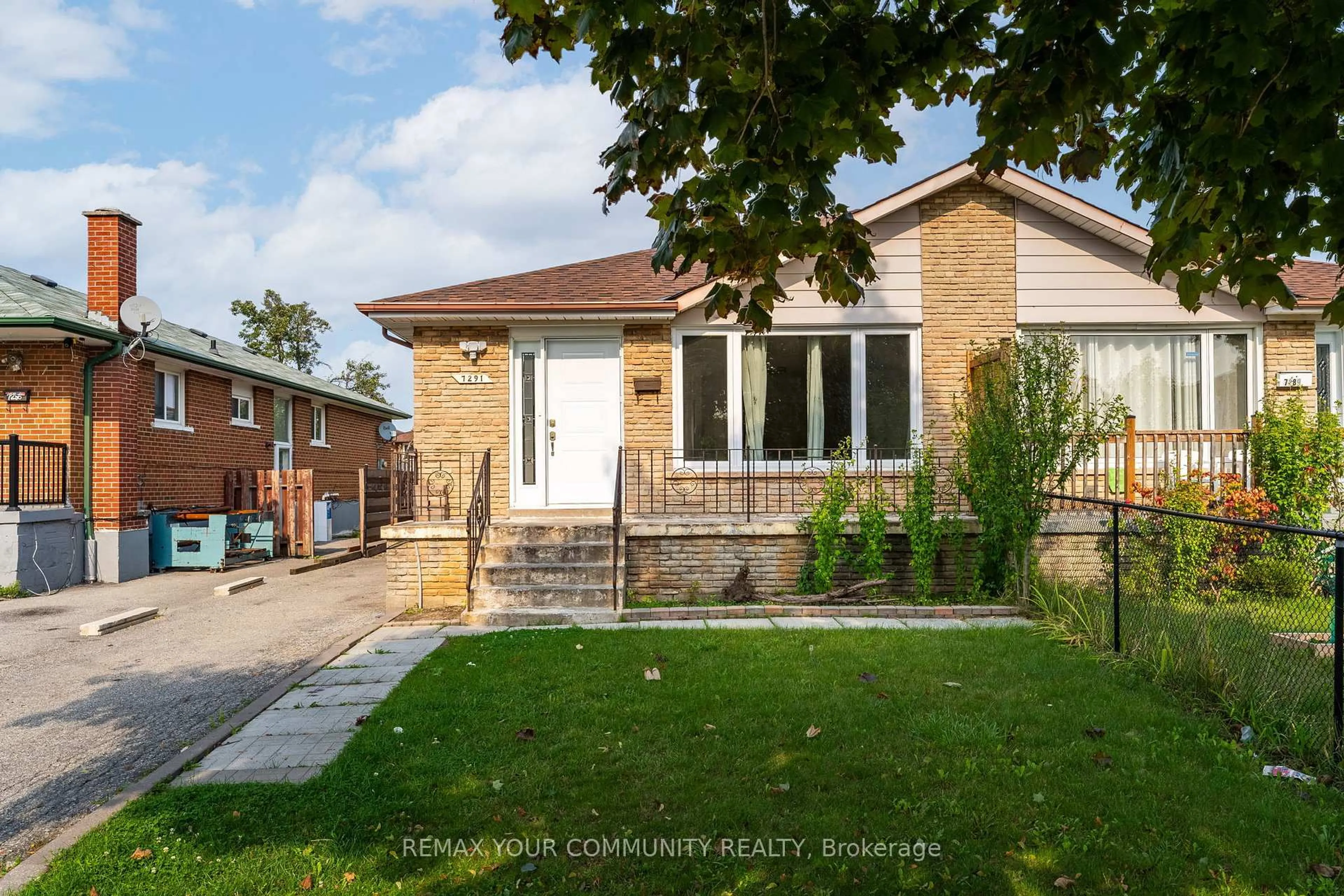 Home with brick exterior material, street for 7291 Vernor Dr, Mississauga Ontario L4T 2P5
