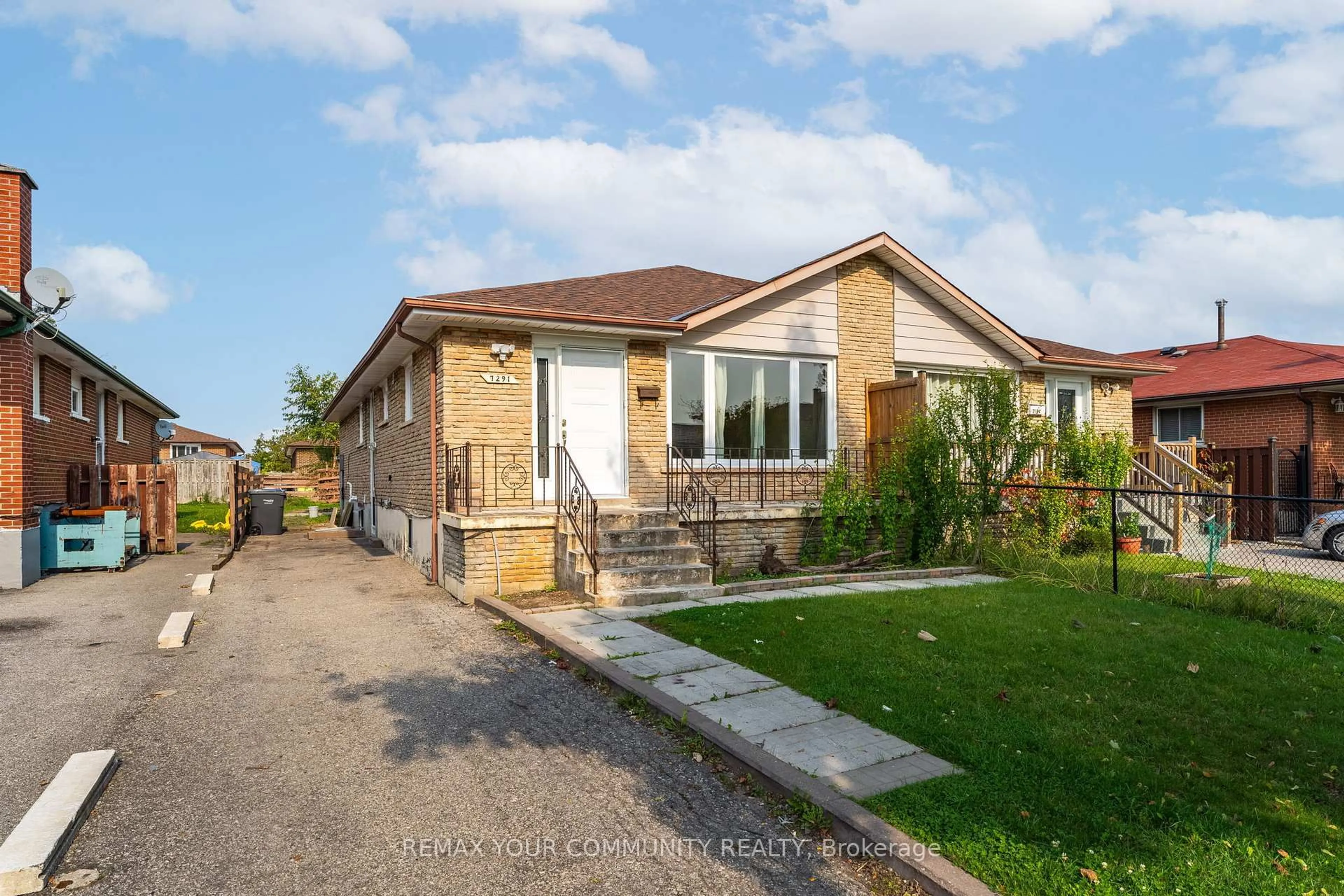 Home with brick exterior material, street for 7291 Vernor Dr, Mississauga Ontario L4T 2P5