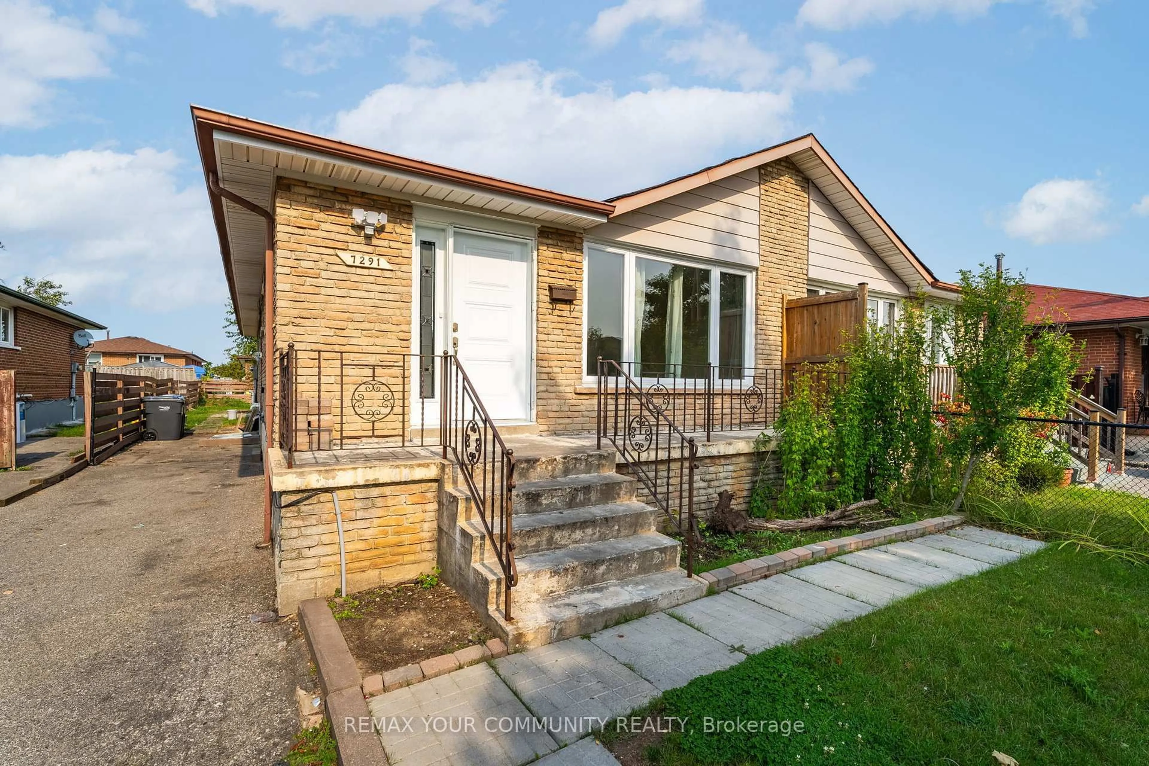 Home with brick exterior material, street for 7291 Vernor Dr, Mississauga Ontario L4T 2P5