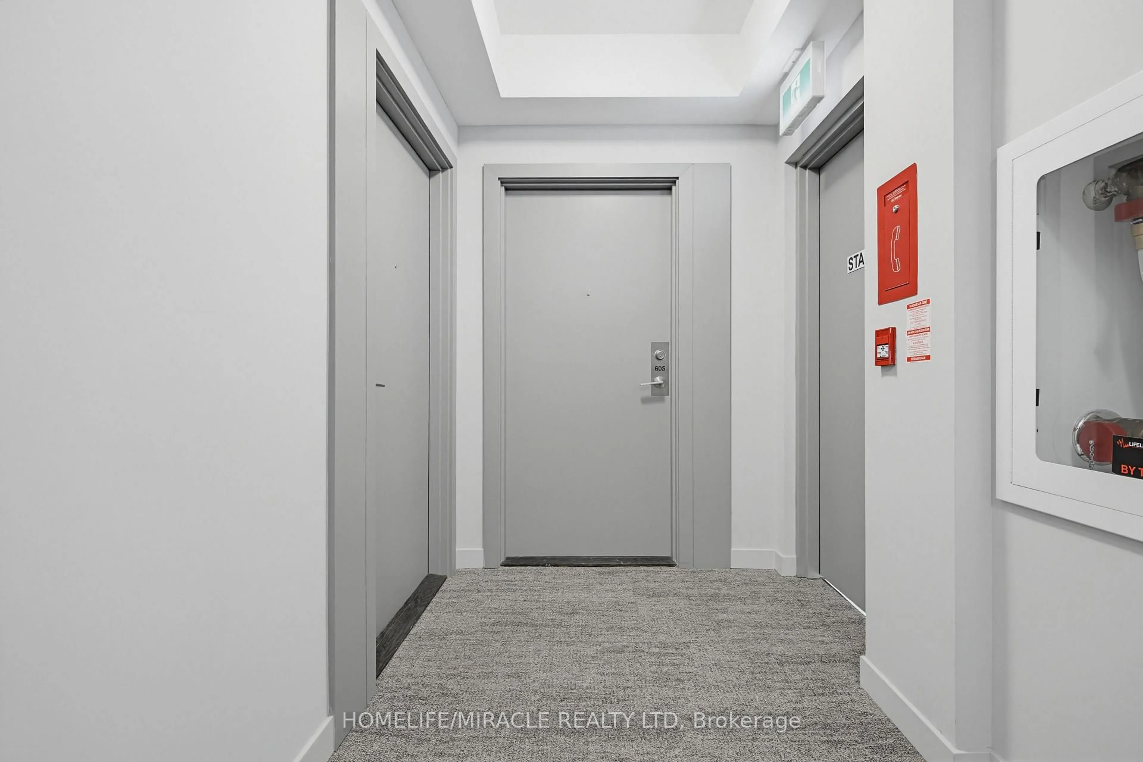 Indoor foyer for 859 The Queensway #605, Toronto Ontario M8Z 1N8