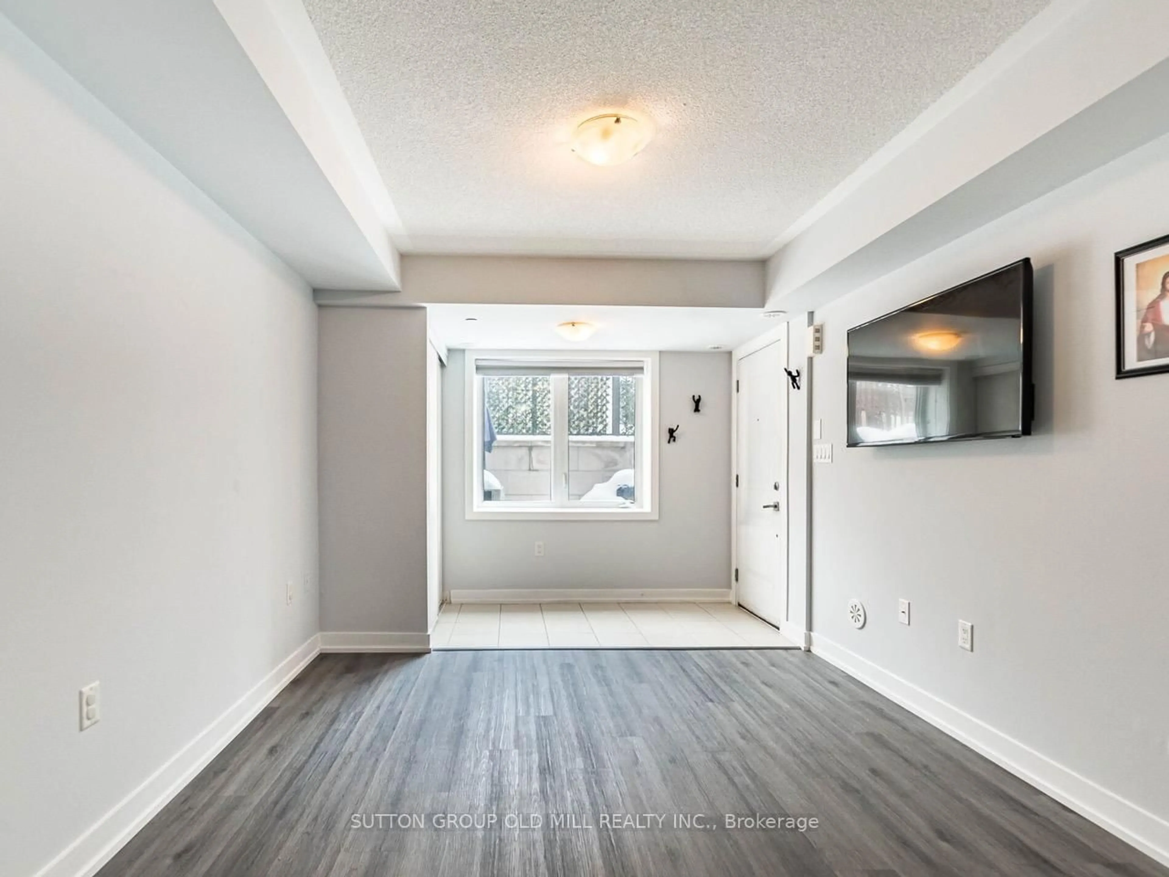 Indoor entryway for 6 Drummond St #301, Toronto Ontario M8V 1Y8