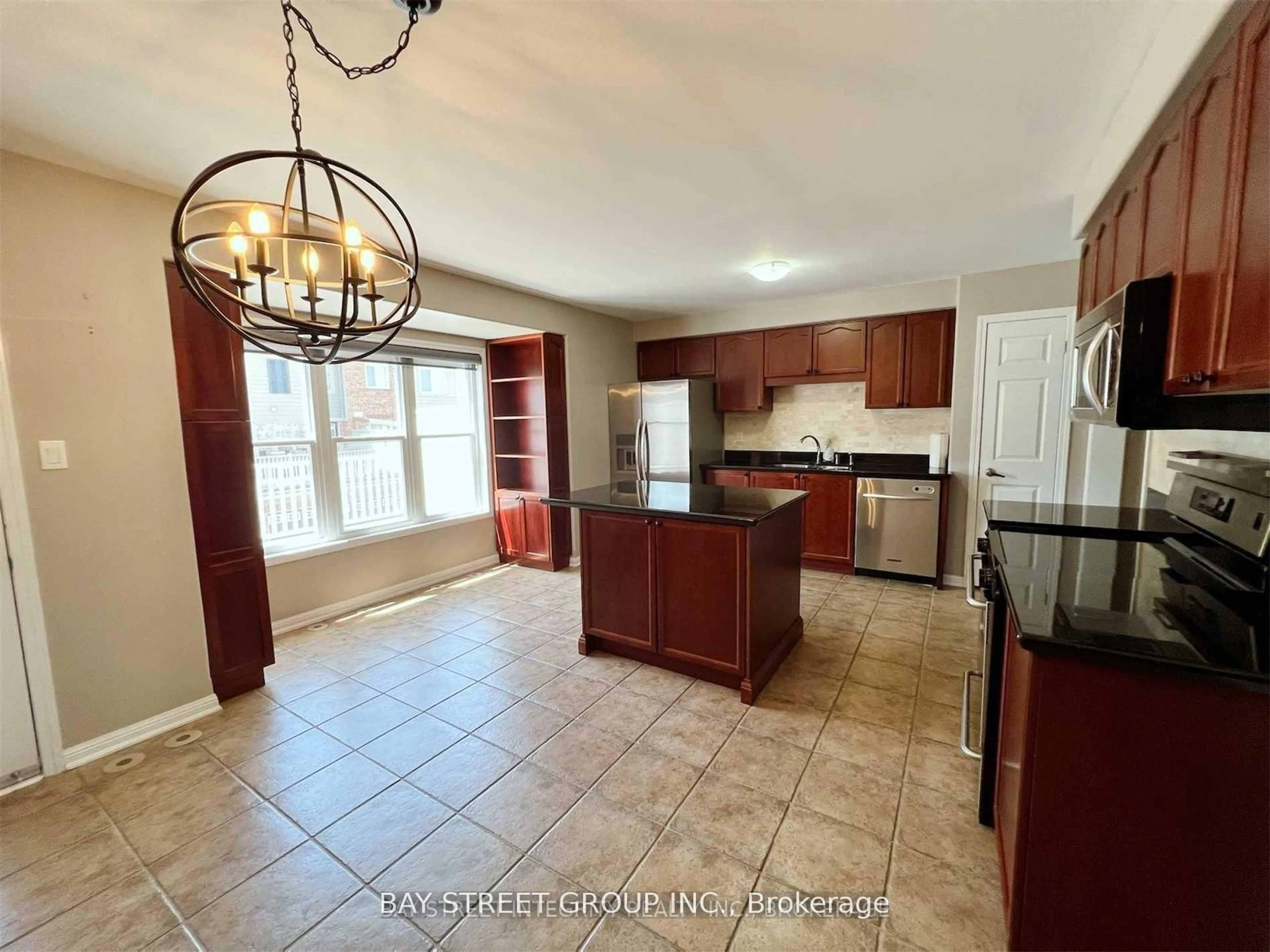 Open concept kitchen, ceramic/tile floor for 656 Holly Ave, Milton Ontario L9T 0G3
