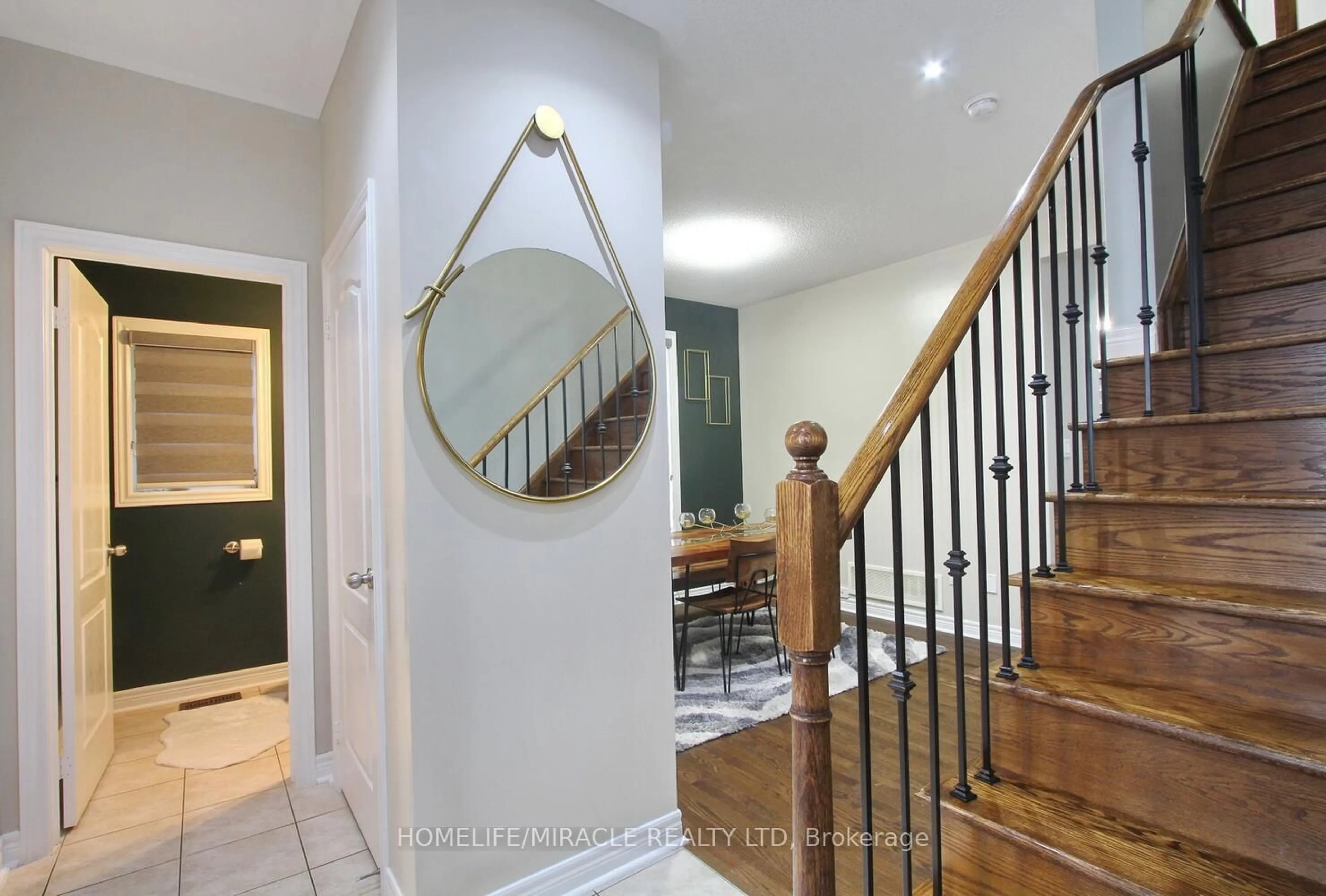 Indoor foyer for 11 Bluffmeadow St, Brampton Ontario L6P 3K3