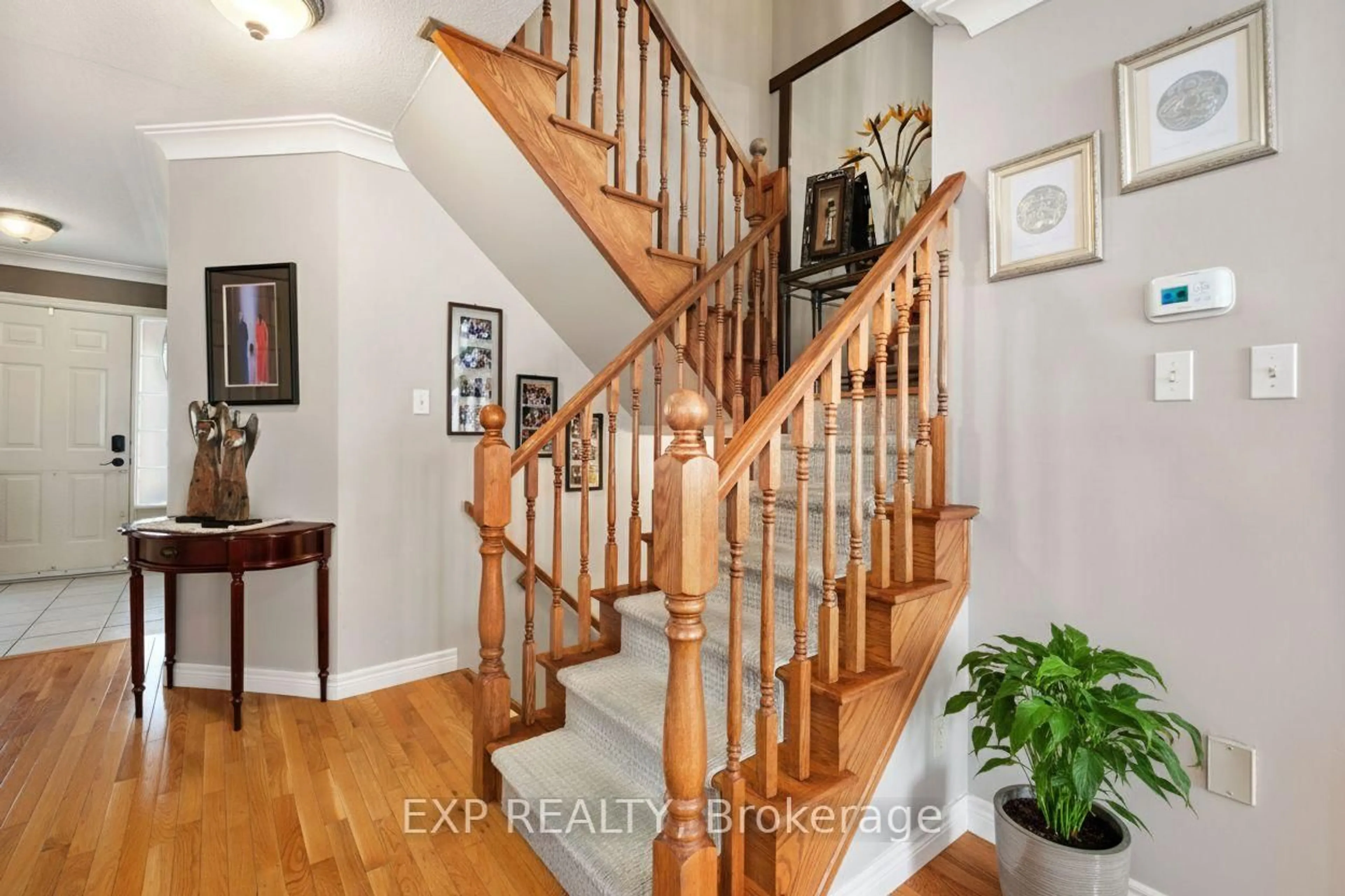 Indoor entryway for 130 Robert St #22, Milton Ontario L9T 6E3