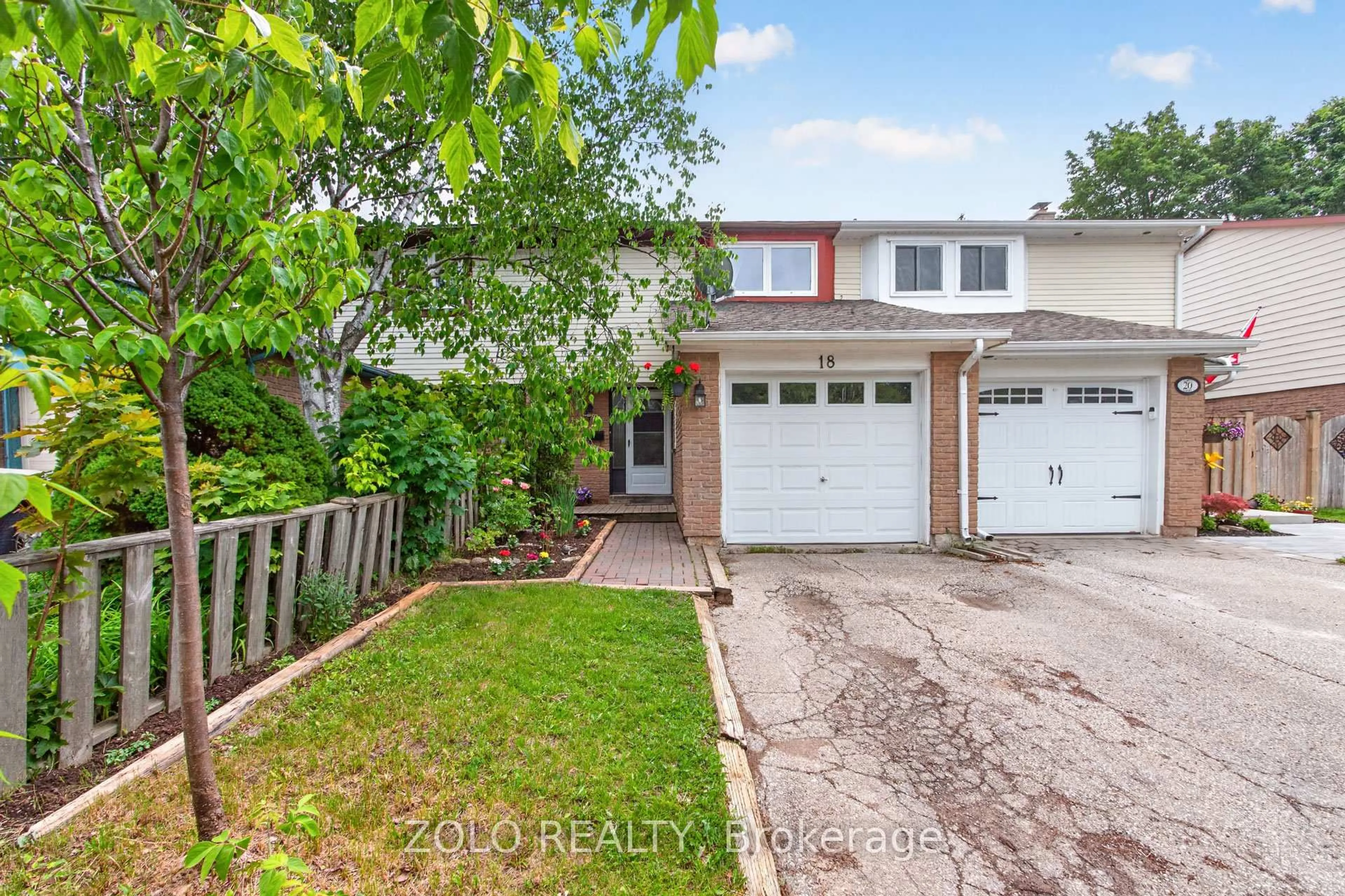 A pic from outside/outdoor area/front of a property/back of a property/a pic from drone, street for 18 Karen Crt, Orangeville Ontario L9W 3S3