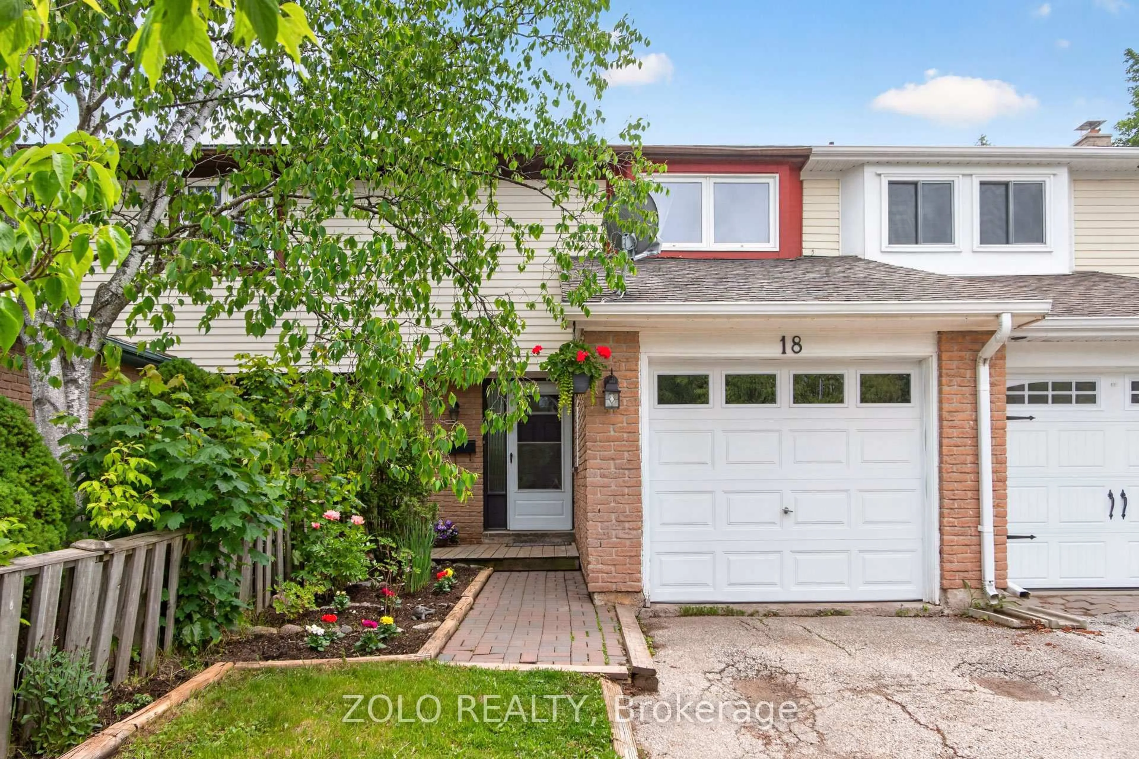 Home with vinyl exterior material, street for 18 Karen Crt, Orangeville Ontario L9W 3S3
