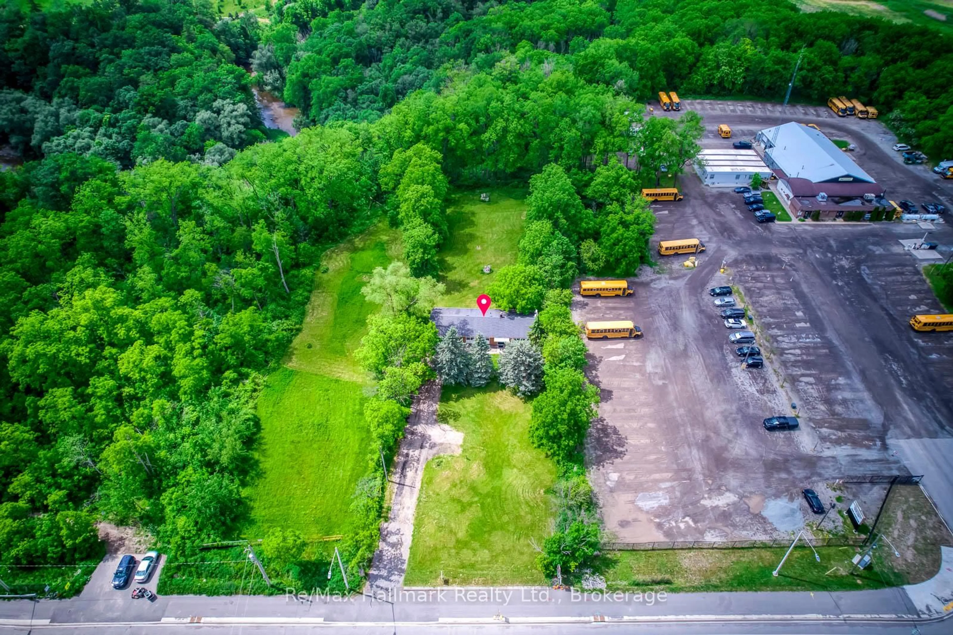A pic from outside/outdoor area/front of a property/back of a property/a pic from drone, building for 5371 Dundas St, Burlington Ontario L7R 3X4