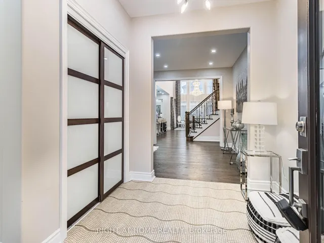 3176 Stocksbridge Ave, Oakville 4