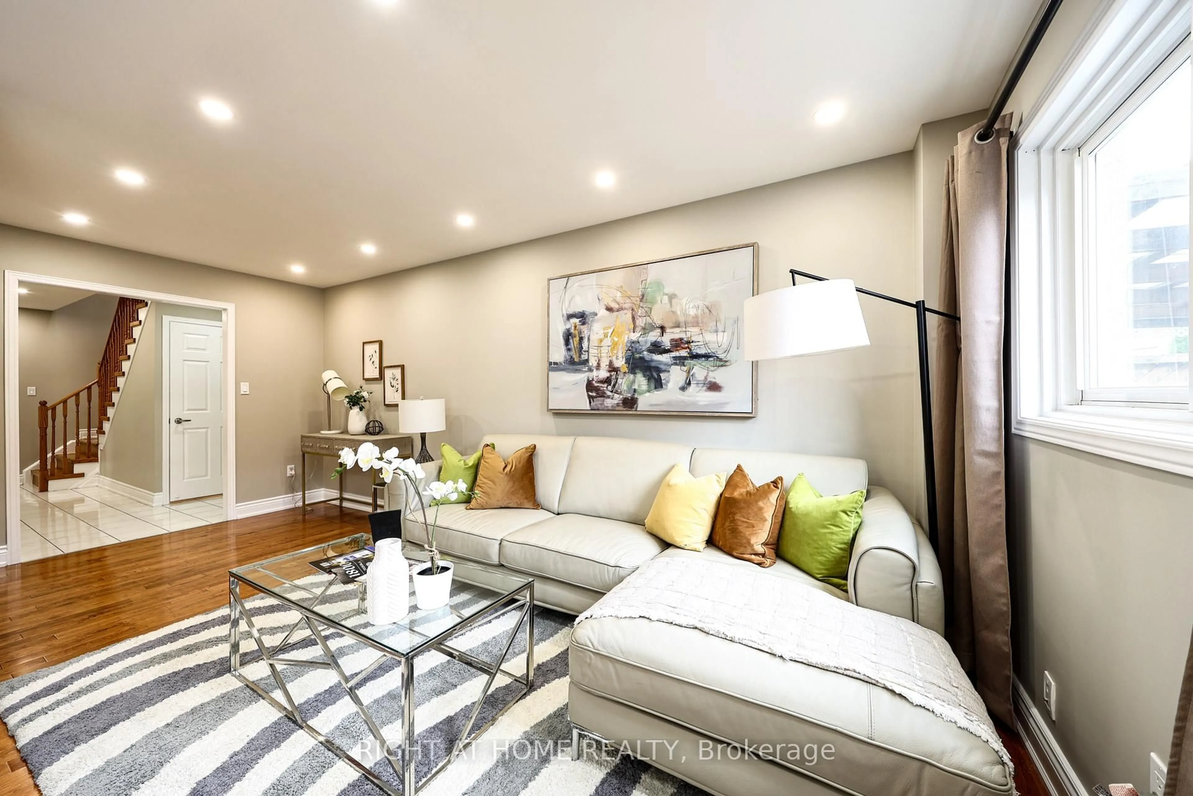 Living room with furniture, unknown for 5533 Richmeadow Mews, Mississauga Ontario L4Z 3T3