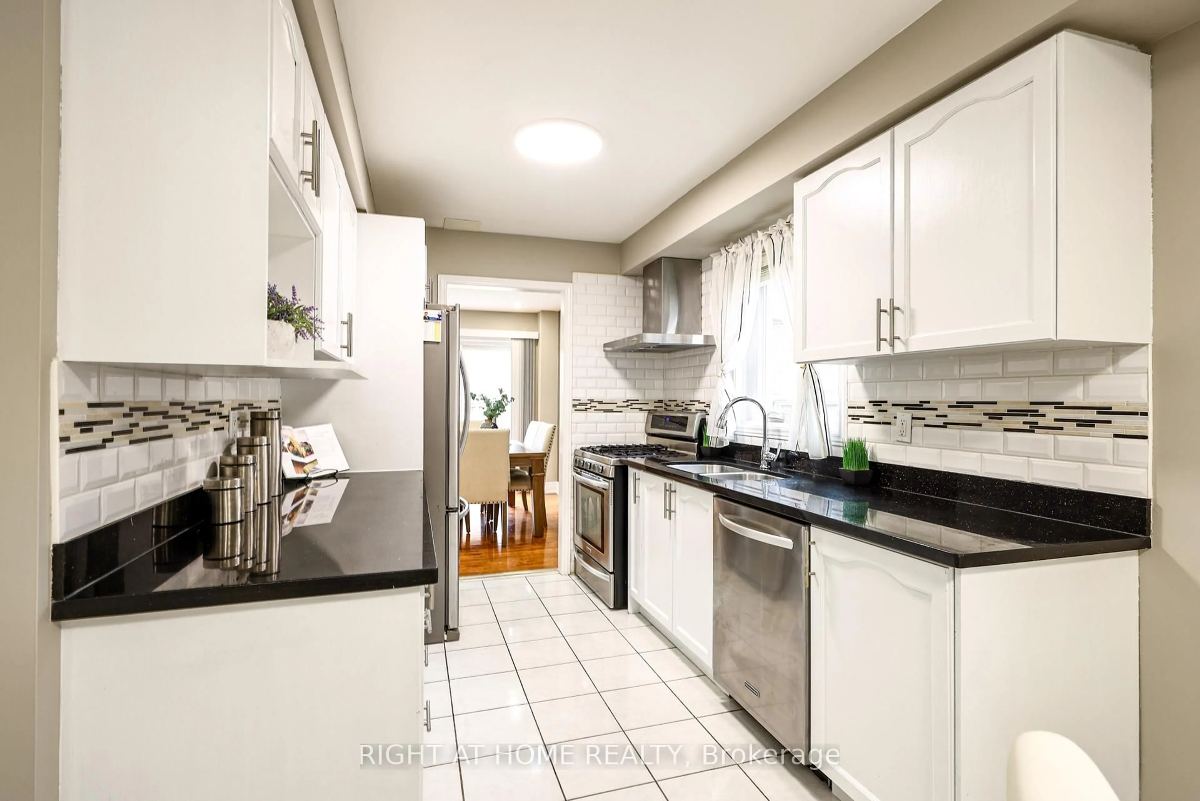 Standard kitchen, ceramic/tile floor for 5533 Richmeadow Mews, Mississauga Ontario L4Z 3T3