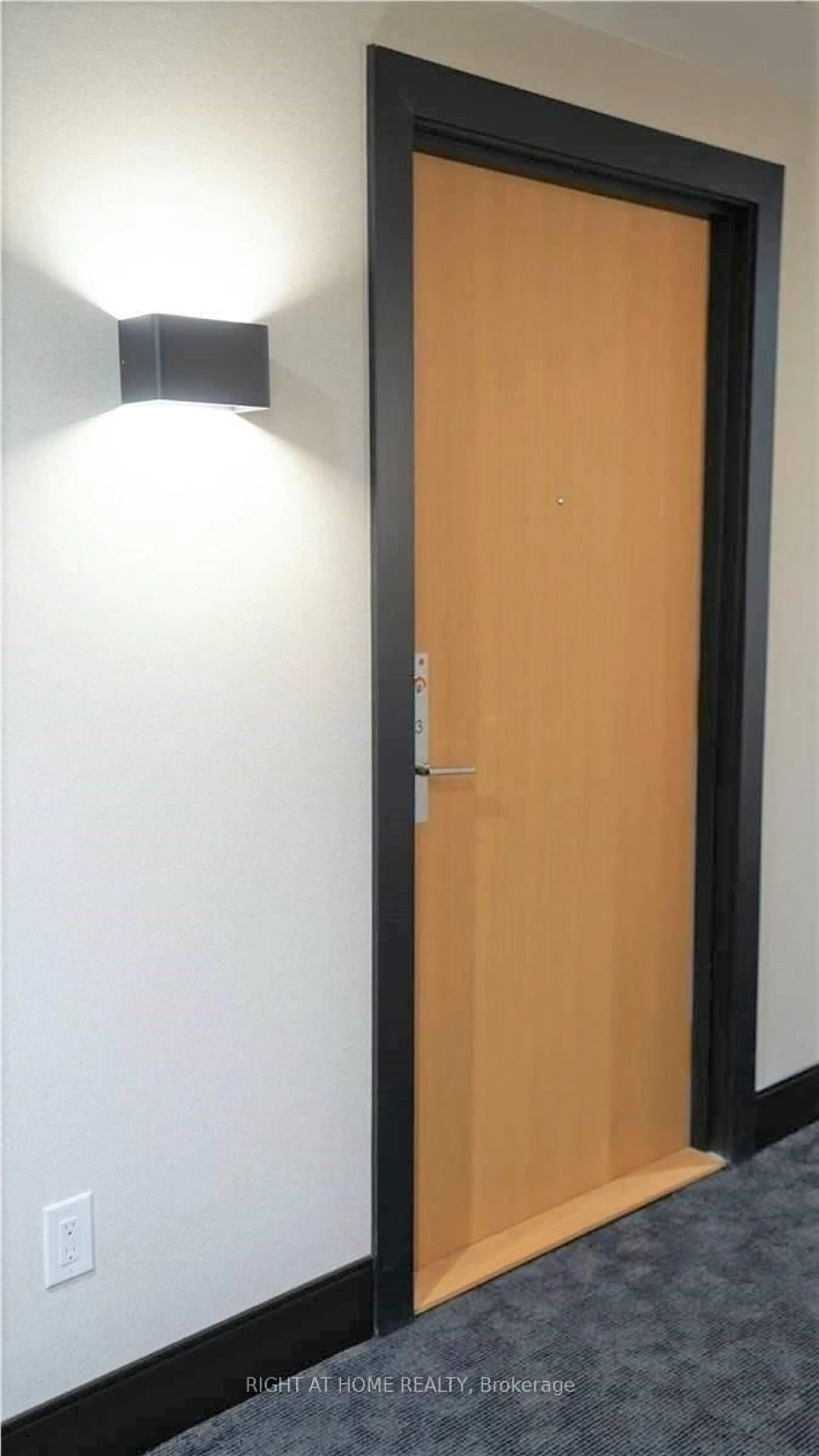Indoor foyer for 2520 Eglinton Ave #1713, Mississauga Ontario L5M 0Y4