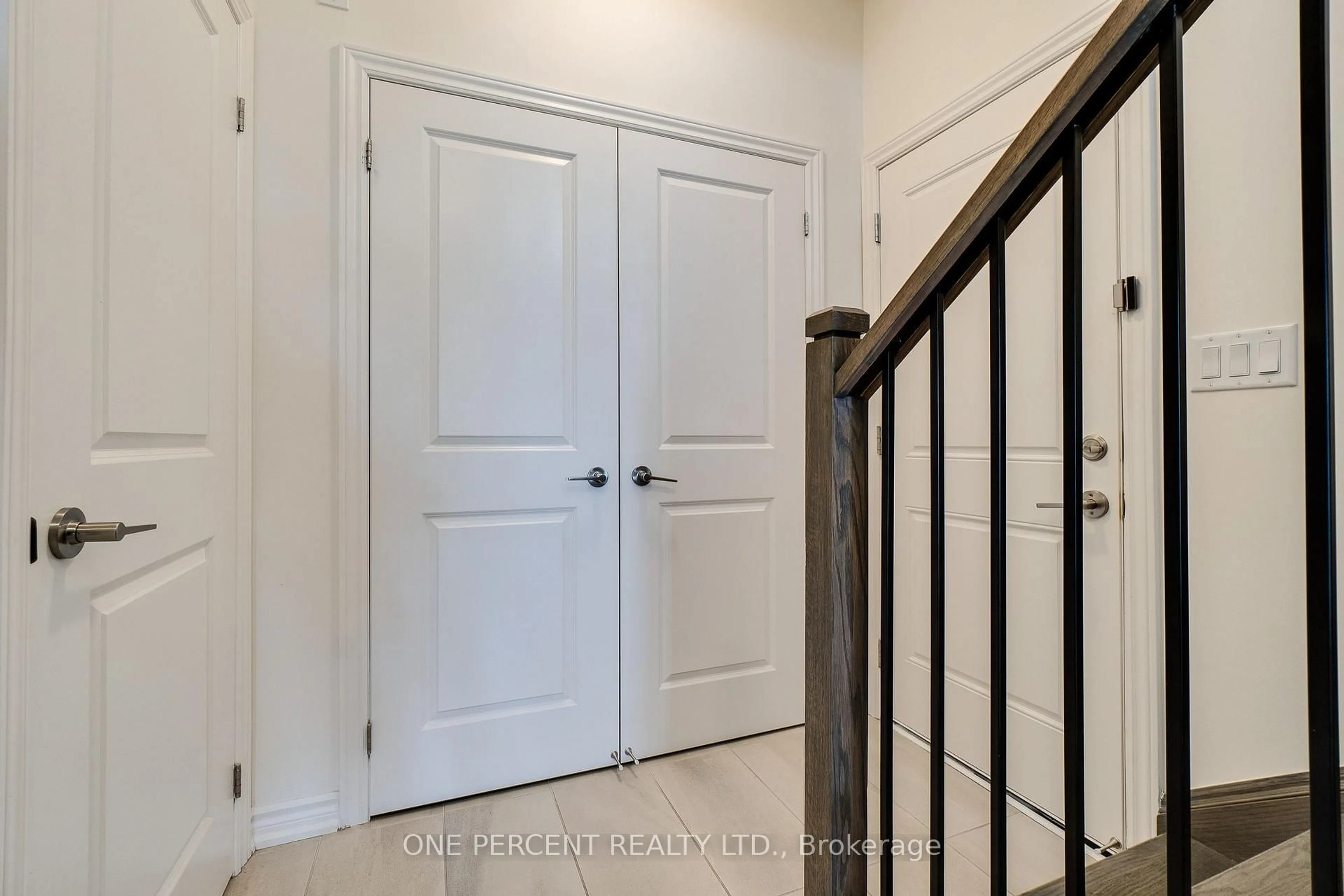 Indoor entryway for 387 Thimbleweed Crt, Milton Ontario L9E 1T3