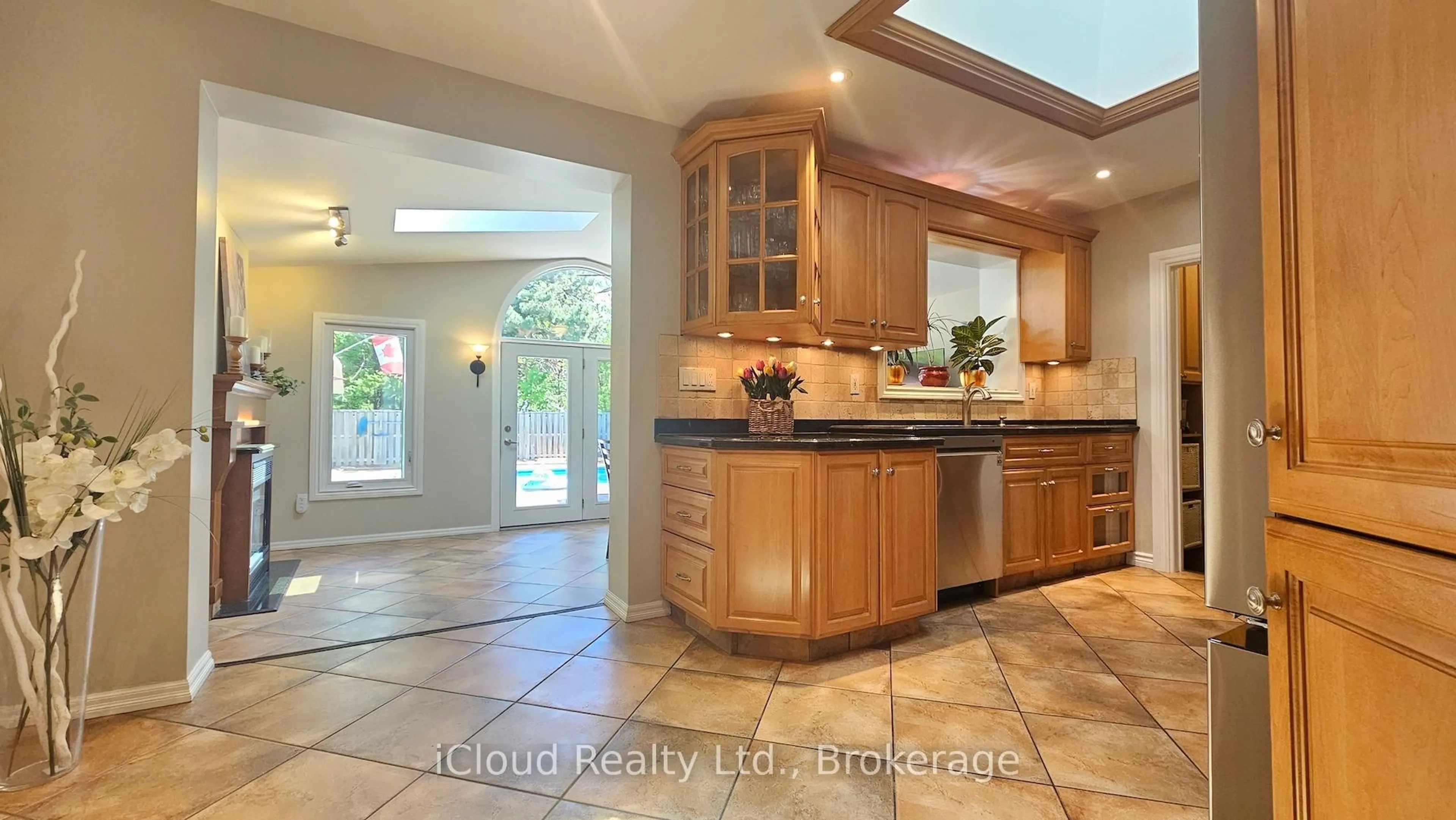 Open concept kitchen, ceramic/tile floor for 1066 Marley Cres, Burlington Ontario L7T 3S1