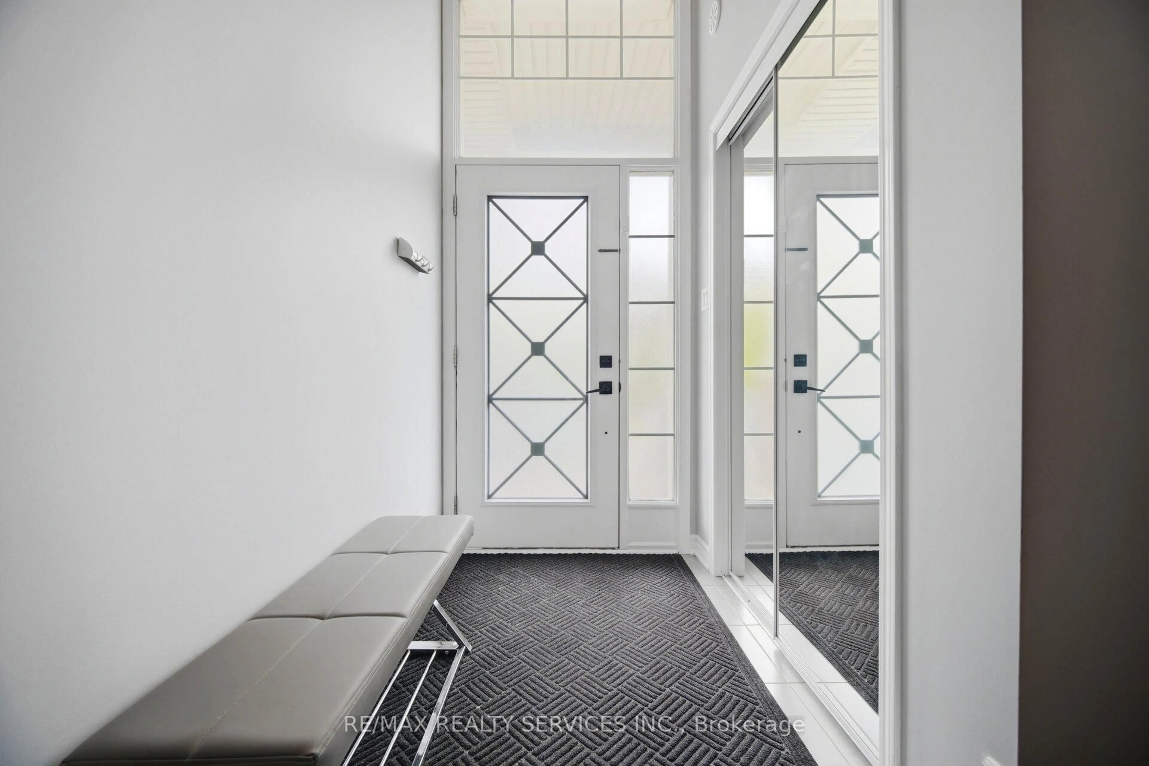 Indoor entryway for 35 Metro Cres, Brampton Ontario L7A 4P1