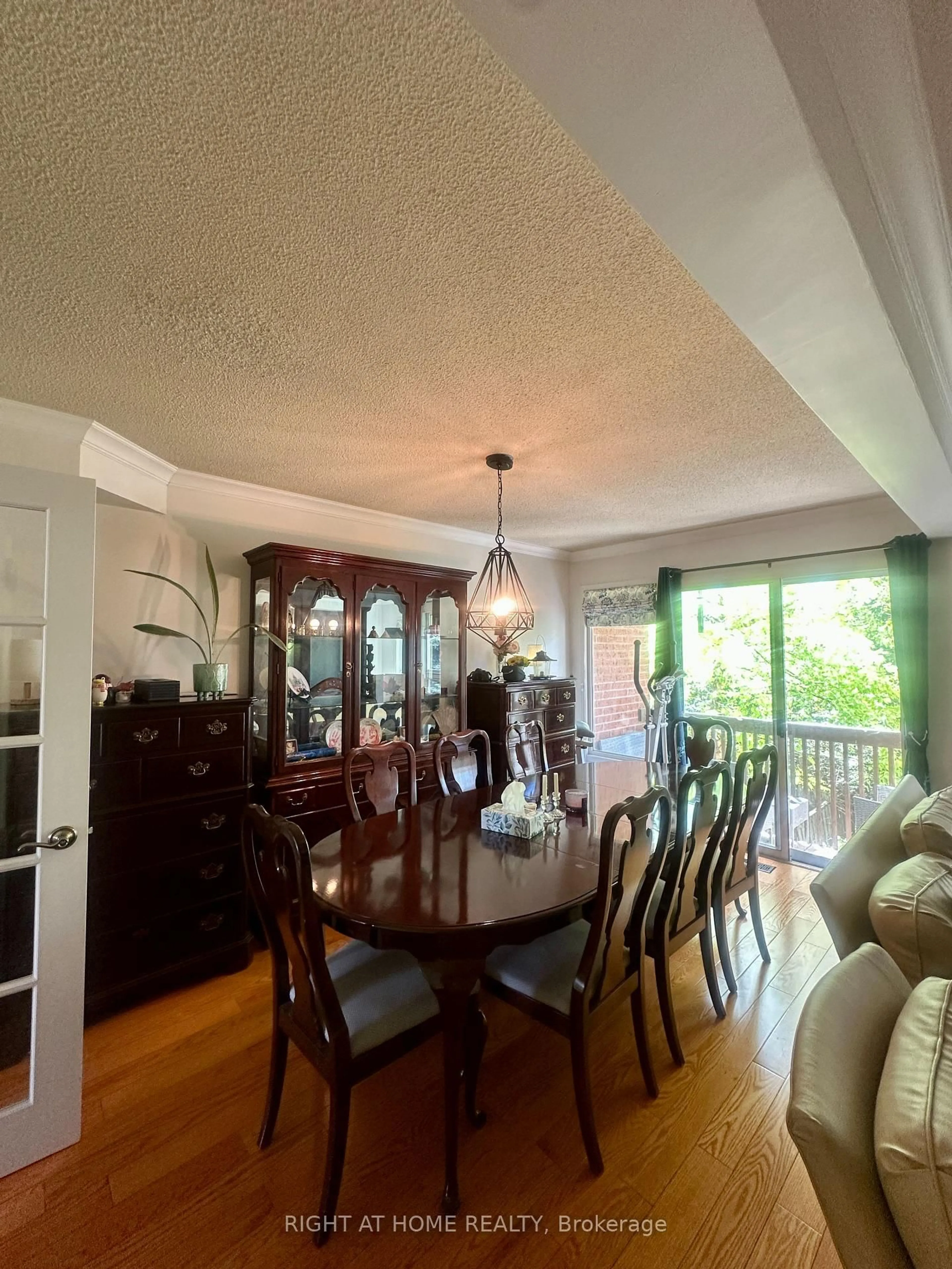 Dining room, wood/laminate floor for 1140 Leewood Dr, Oakville Ontario L6M 3B7