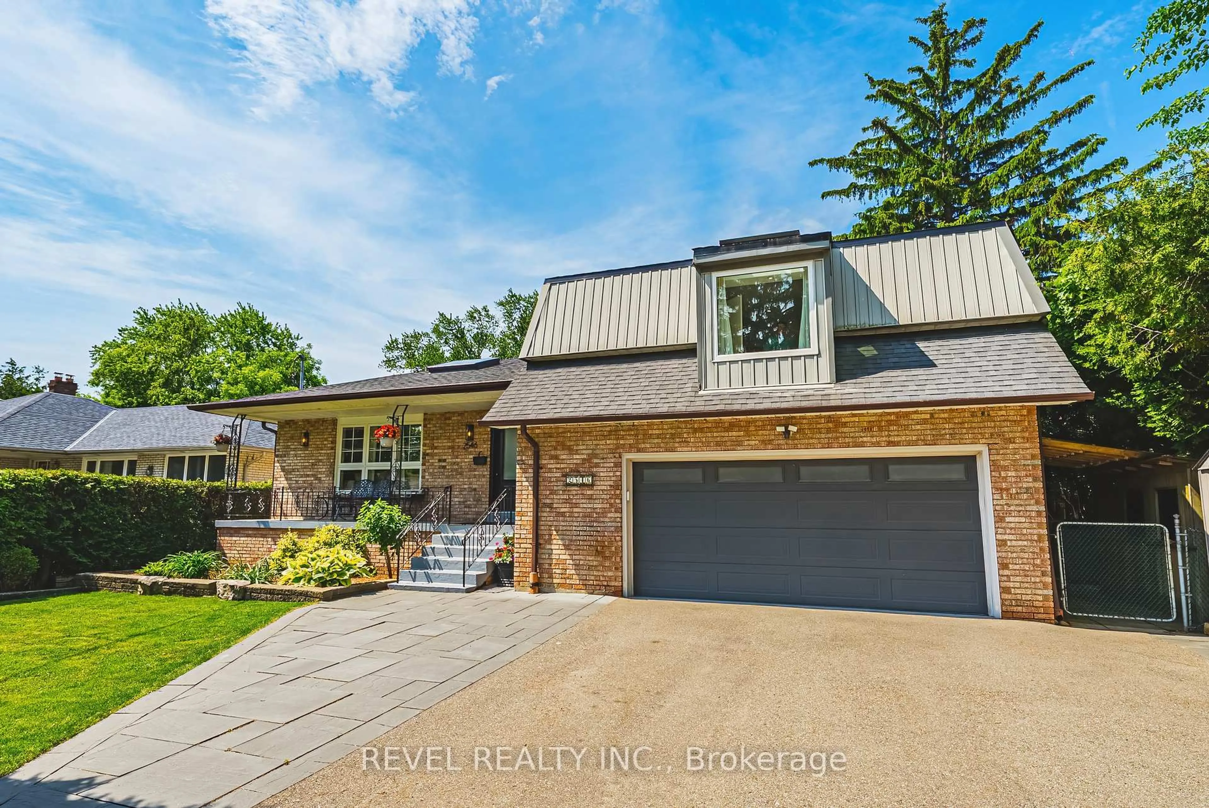 Home with brick exterior material, unknown for 2546 Robinson St, Mississauga Ontario L5C 2P3