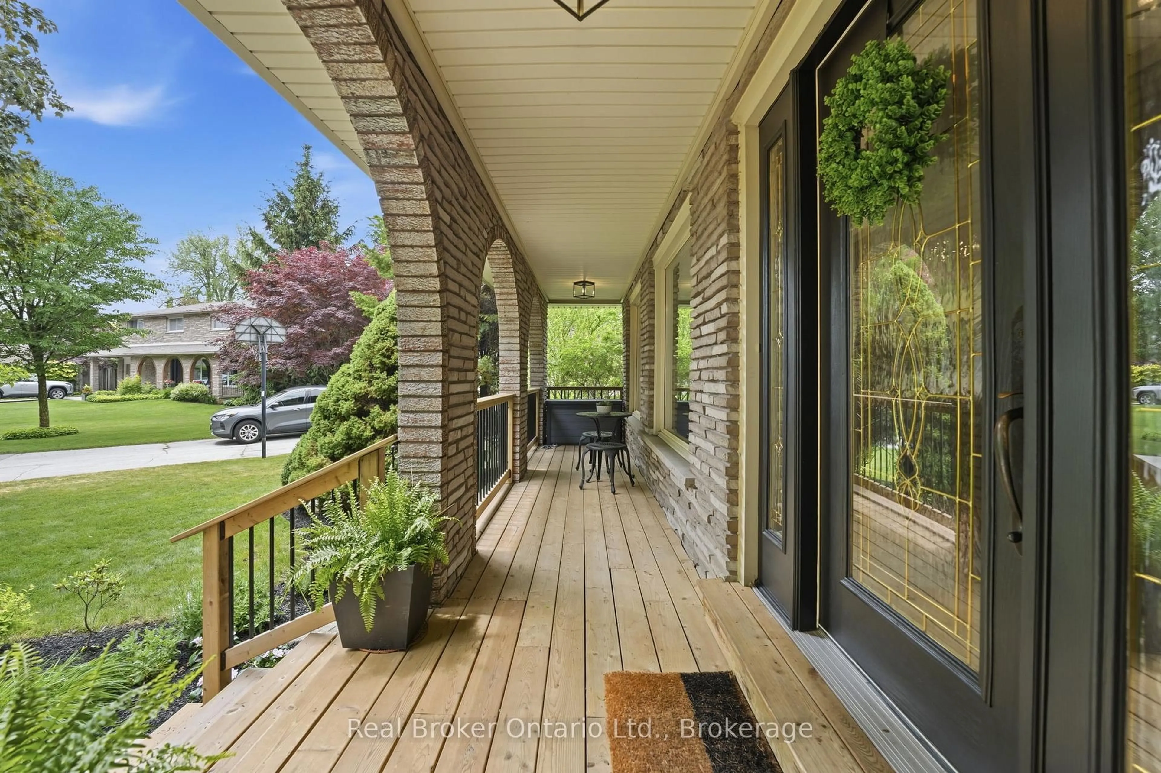 Unknown for 245 Applevale Crt, Burlington Ontario L7L 2C1