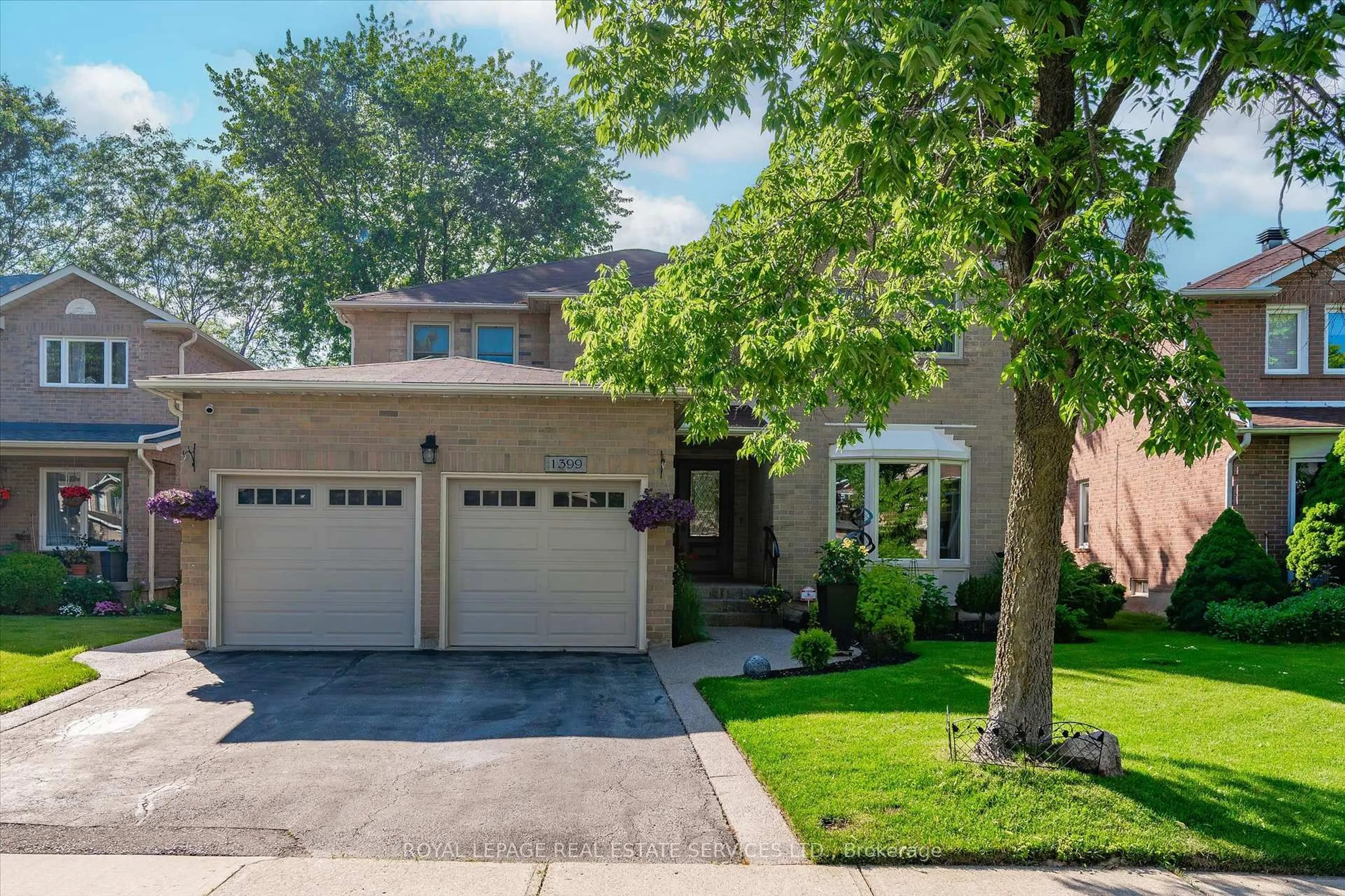 Home with brick exterior material, street for 1399 Fieldcrest Lane, Oakville Ontario L6M 2W3