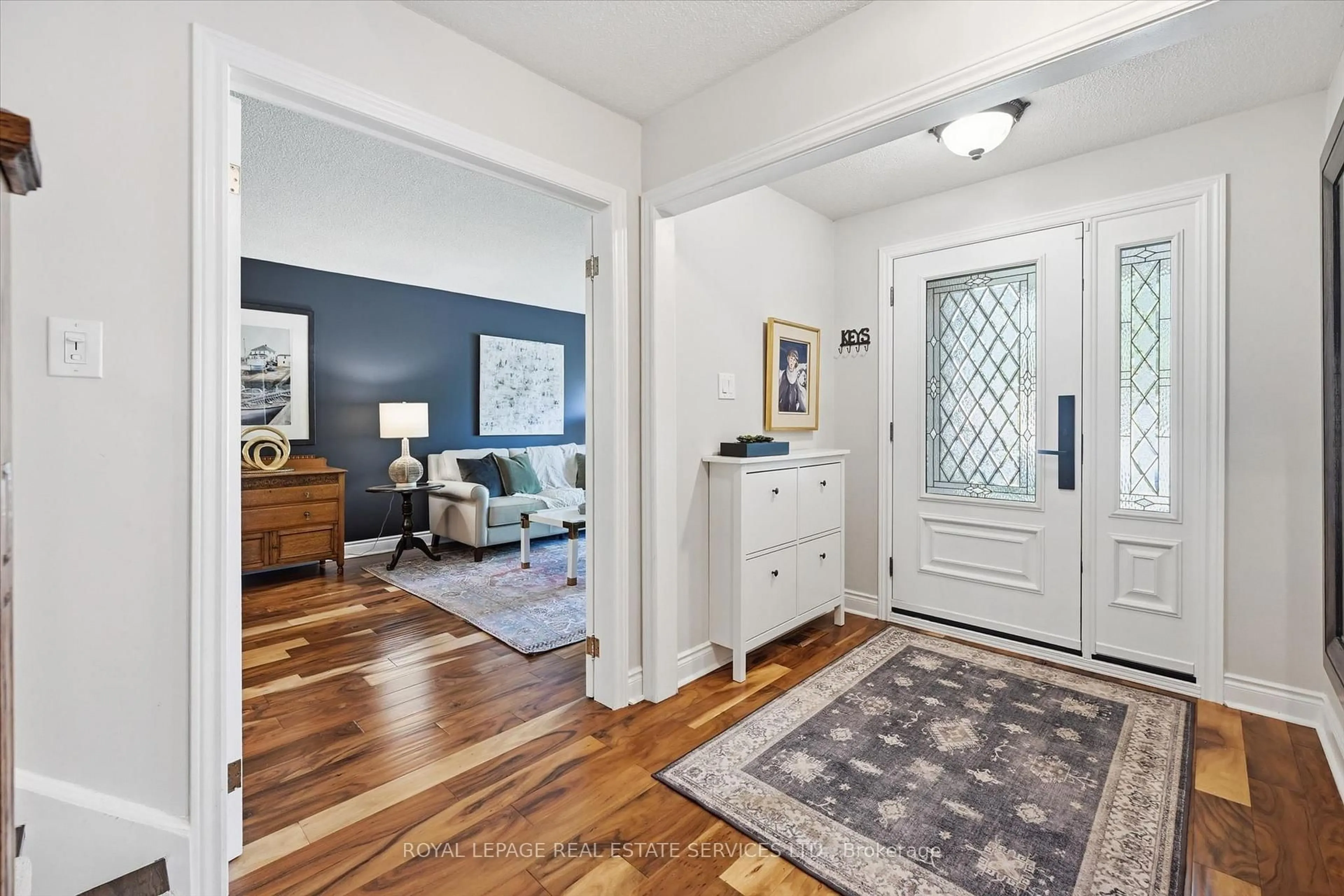 Indoor entryway for 1399 Fieldcrest Lane, Oakville Ontario L6M 2W3