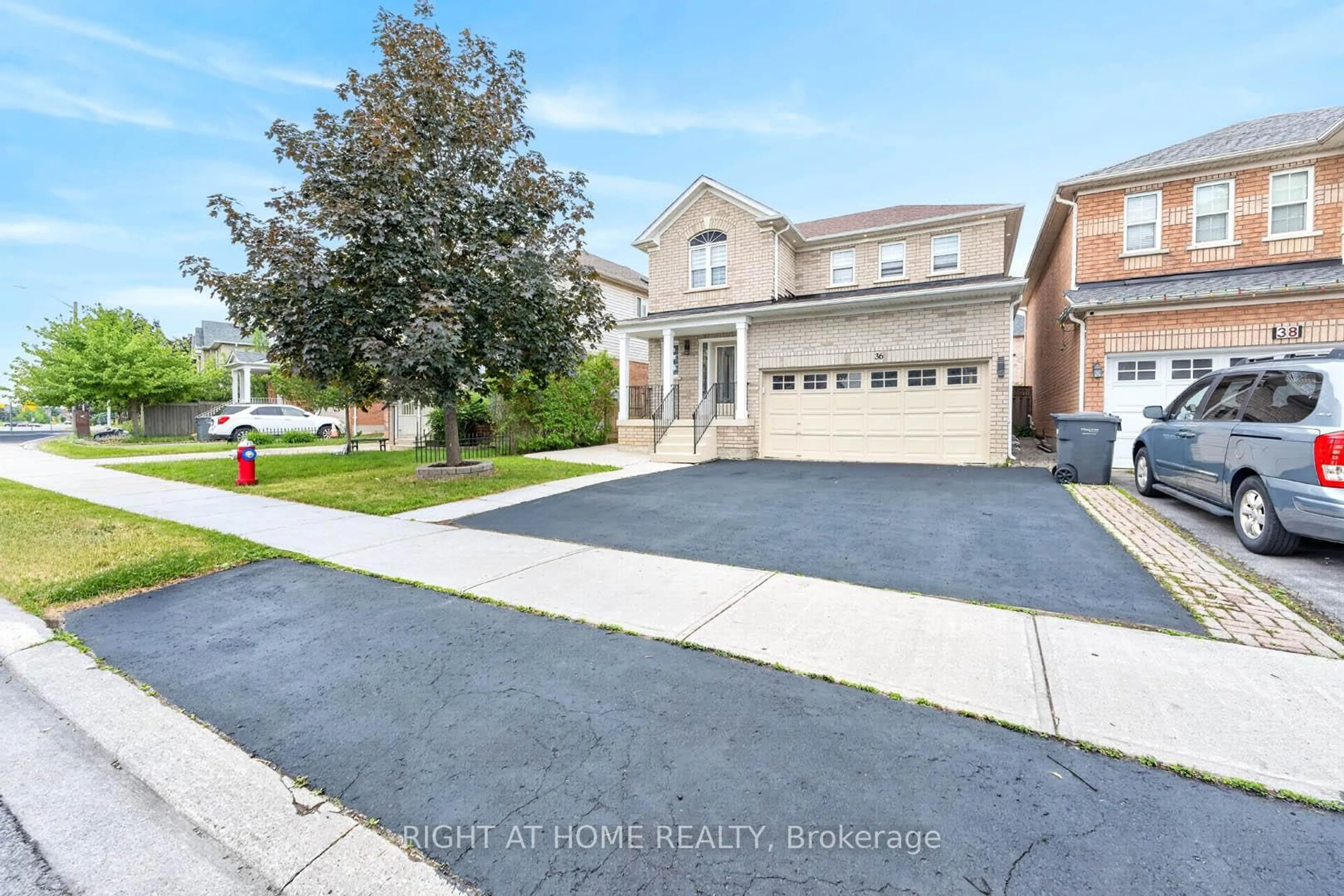 A pic from outside/outdoor area/front of a property/back of a property/a pic from drone, street for 36 Earlsbridge Blvd, Brampton Ontario L7A 2L8