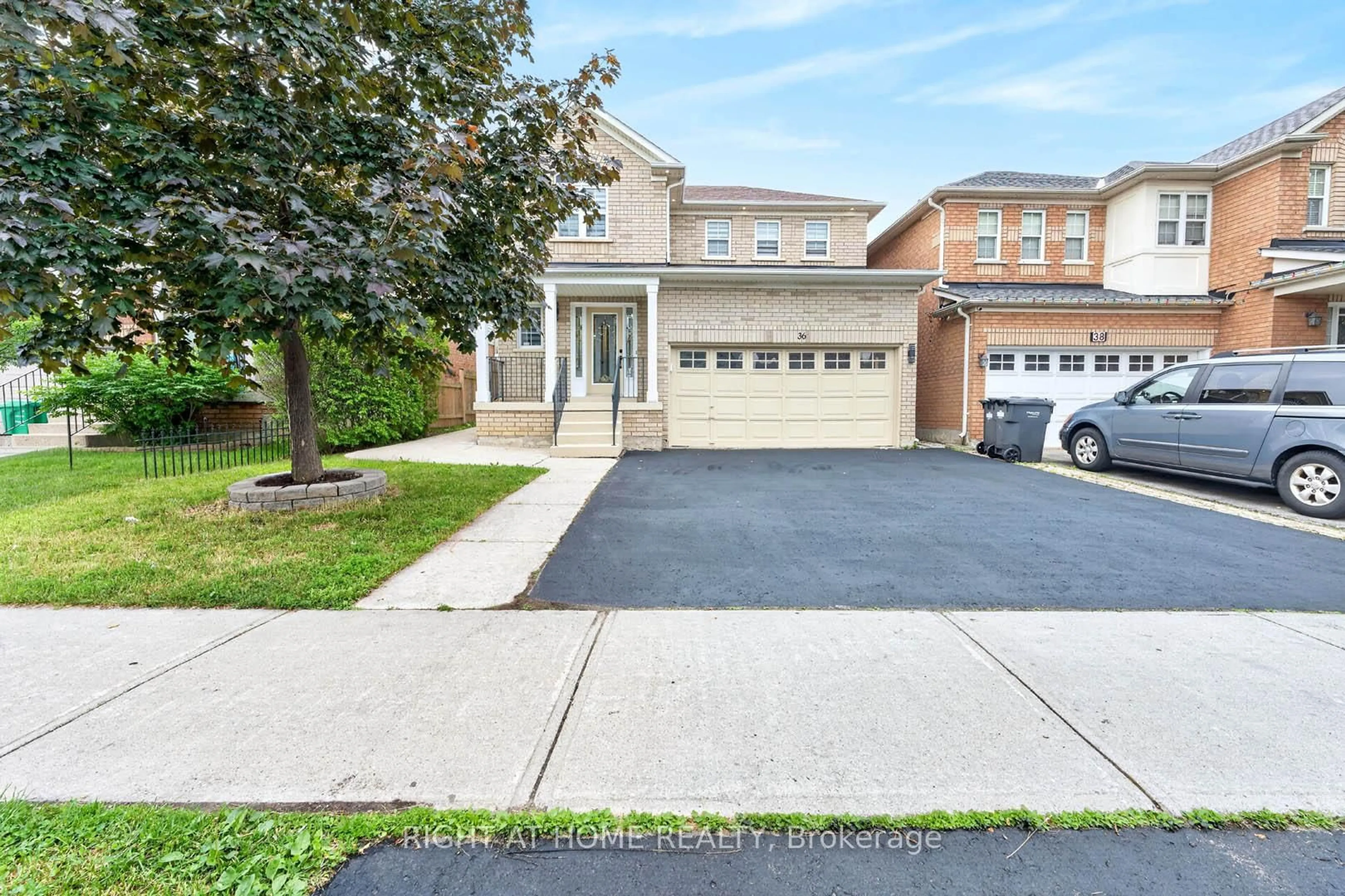 A pic from outside/outdoor area/front of a property/back of a property/a pic from drone, street for 36 Earlsbridge Blvd, Brampton Ontario L7A 2L8
