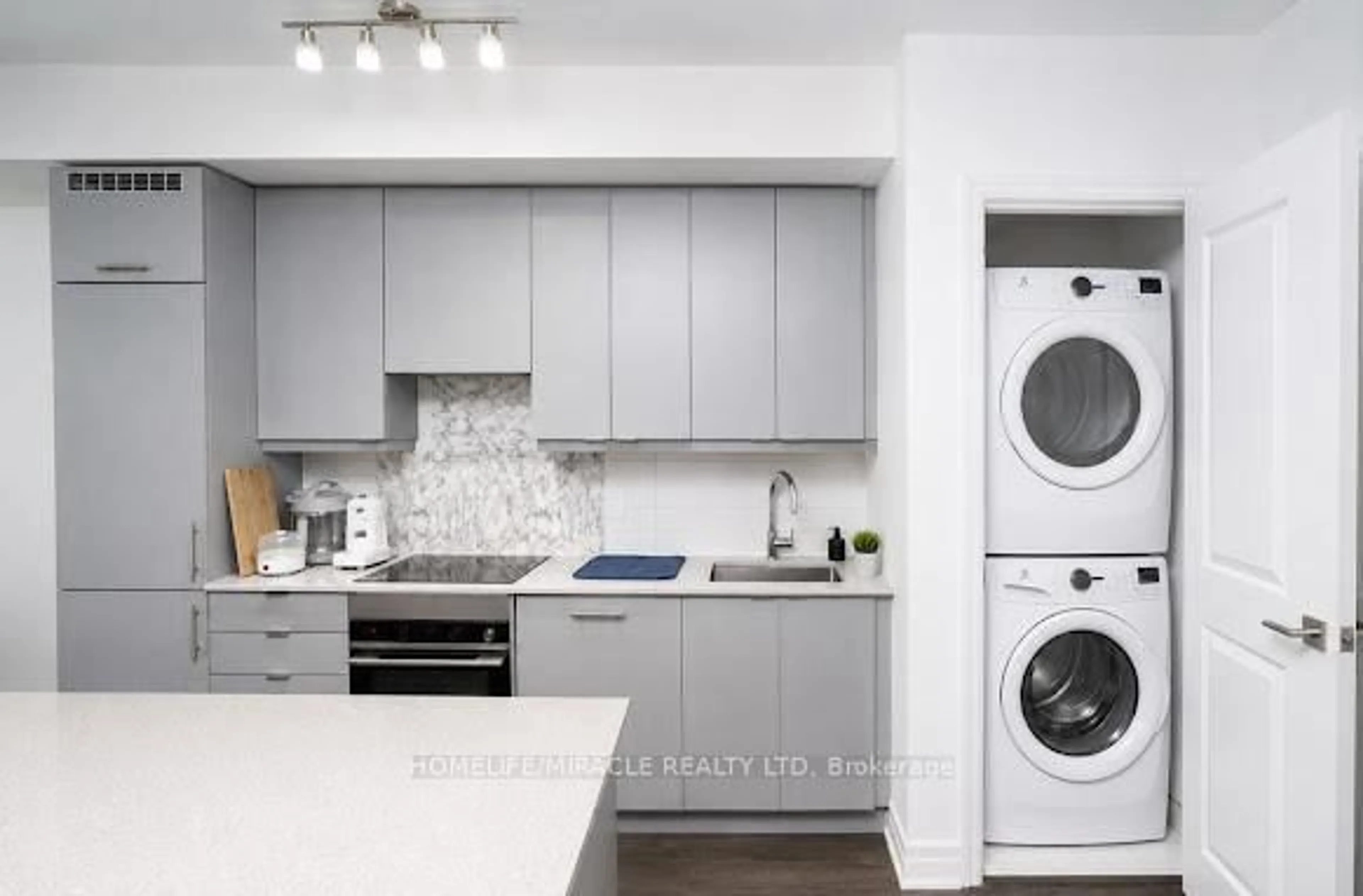 Unknown for 36 Elm Dr #1003, Mississauga Ontario L5B 0N3