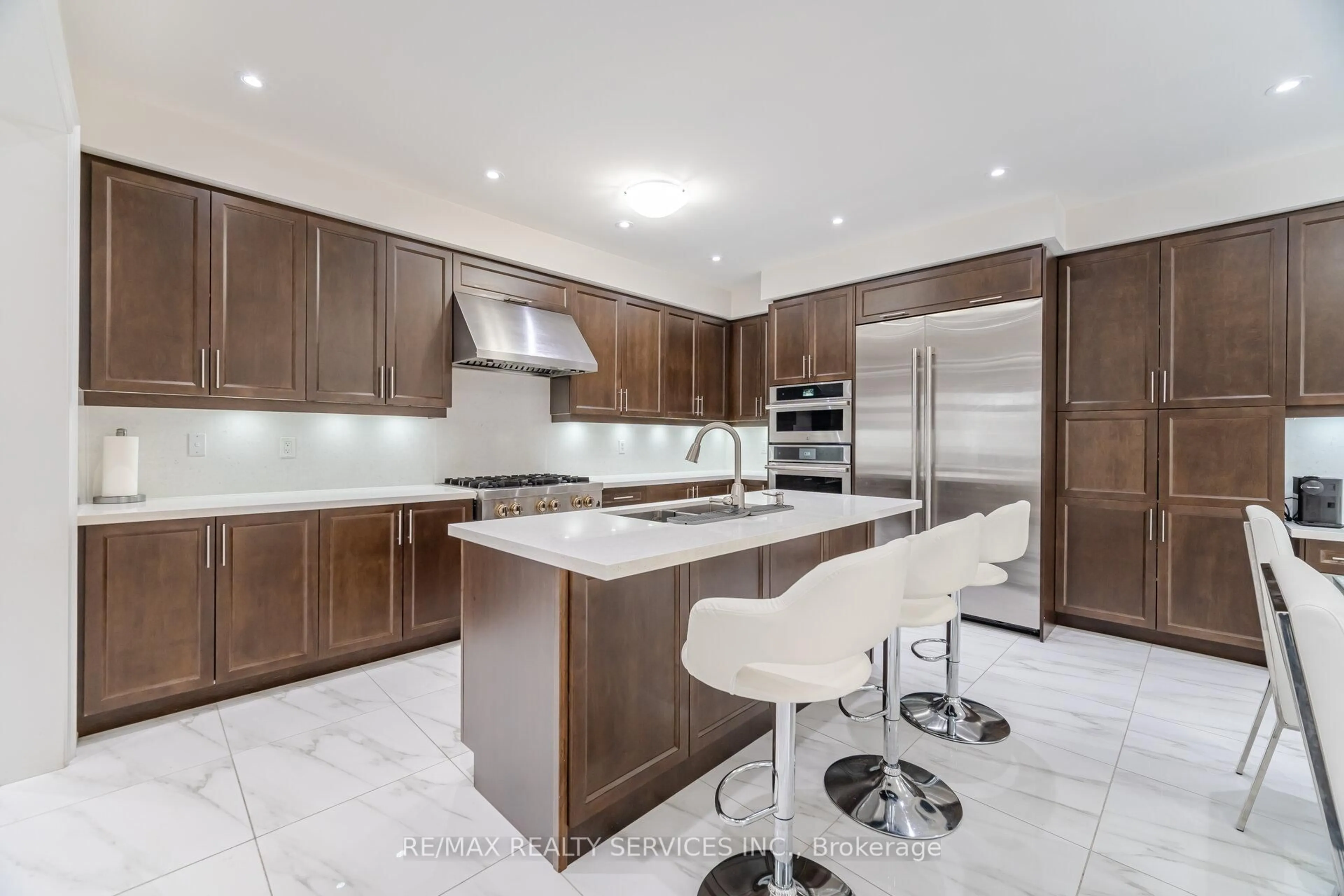 Contemporary kitchen, ceramic/tile floor for 20 Royal Fern Cres, Caledon Ontario L7C 4G7