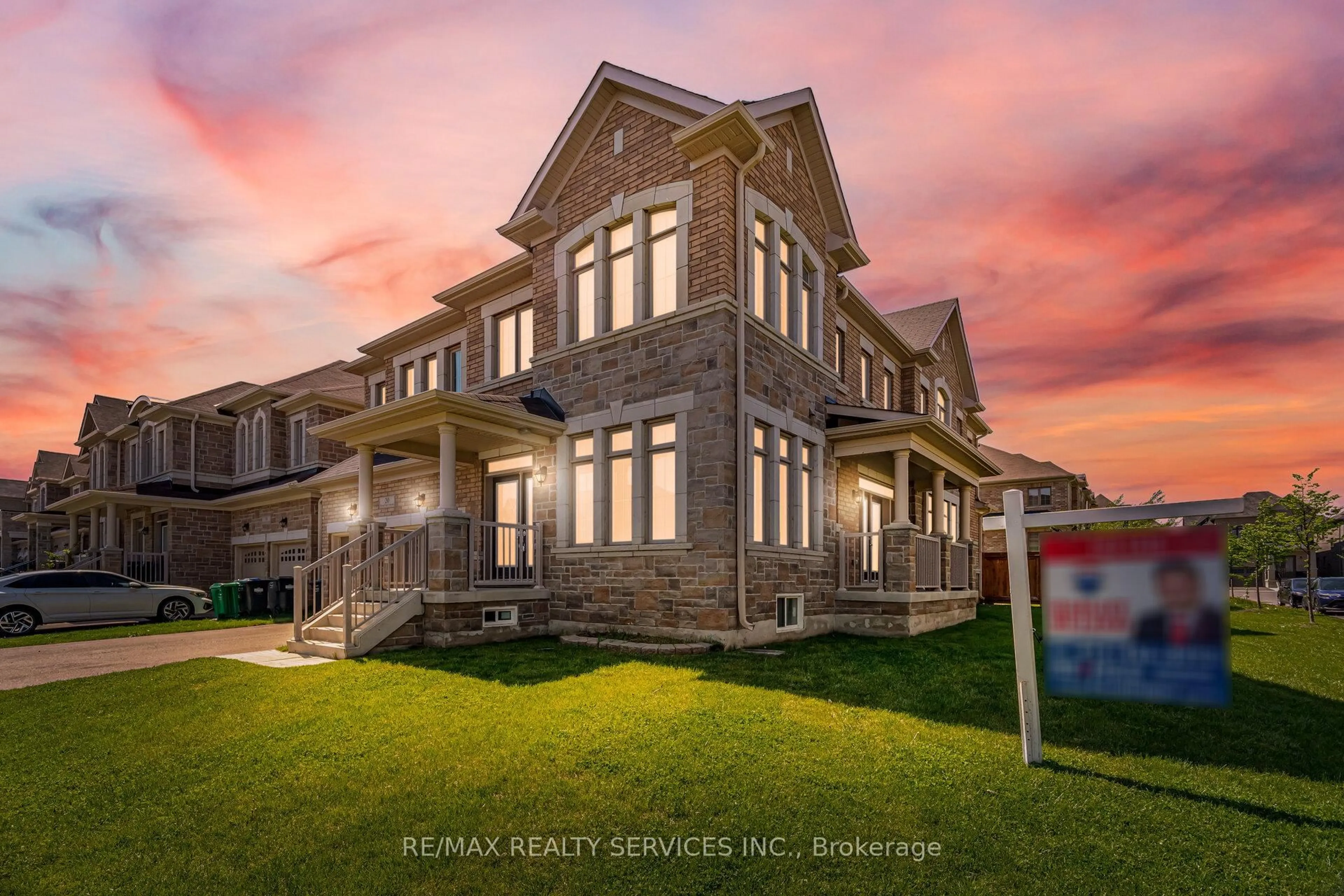 Home with brick exterior material, unknown for 20 Royal Fern Cres, Caledon Ontario L7C 4G7