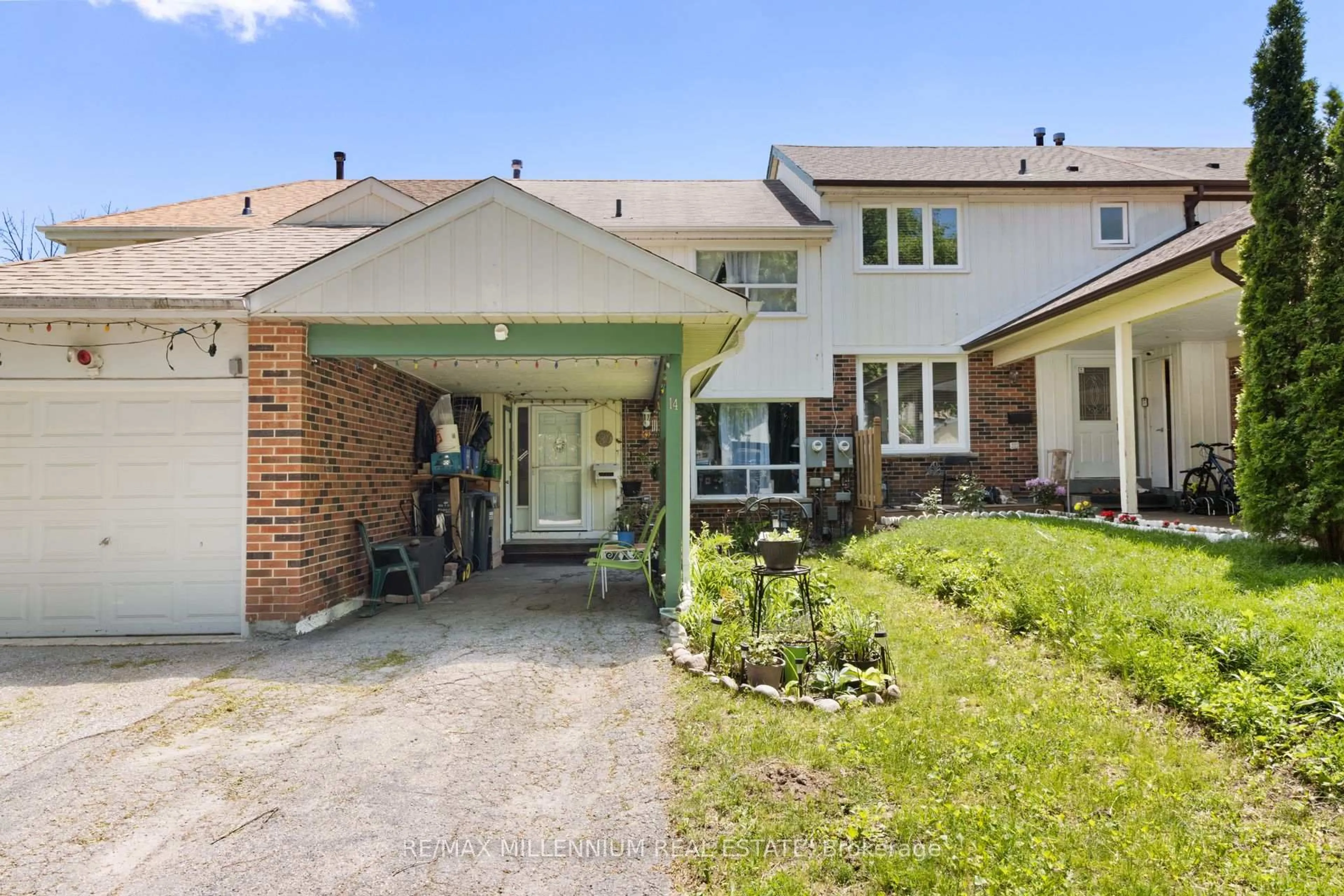 Home with brick exterior material, street for 14 Laurier Crt, Brampton Ontario L6Z 1J5