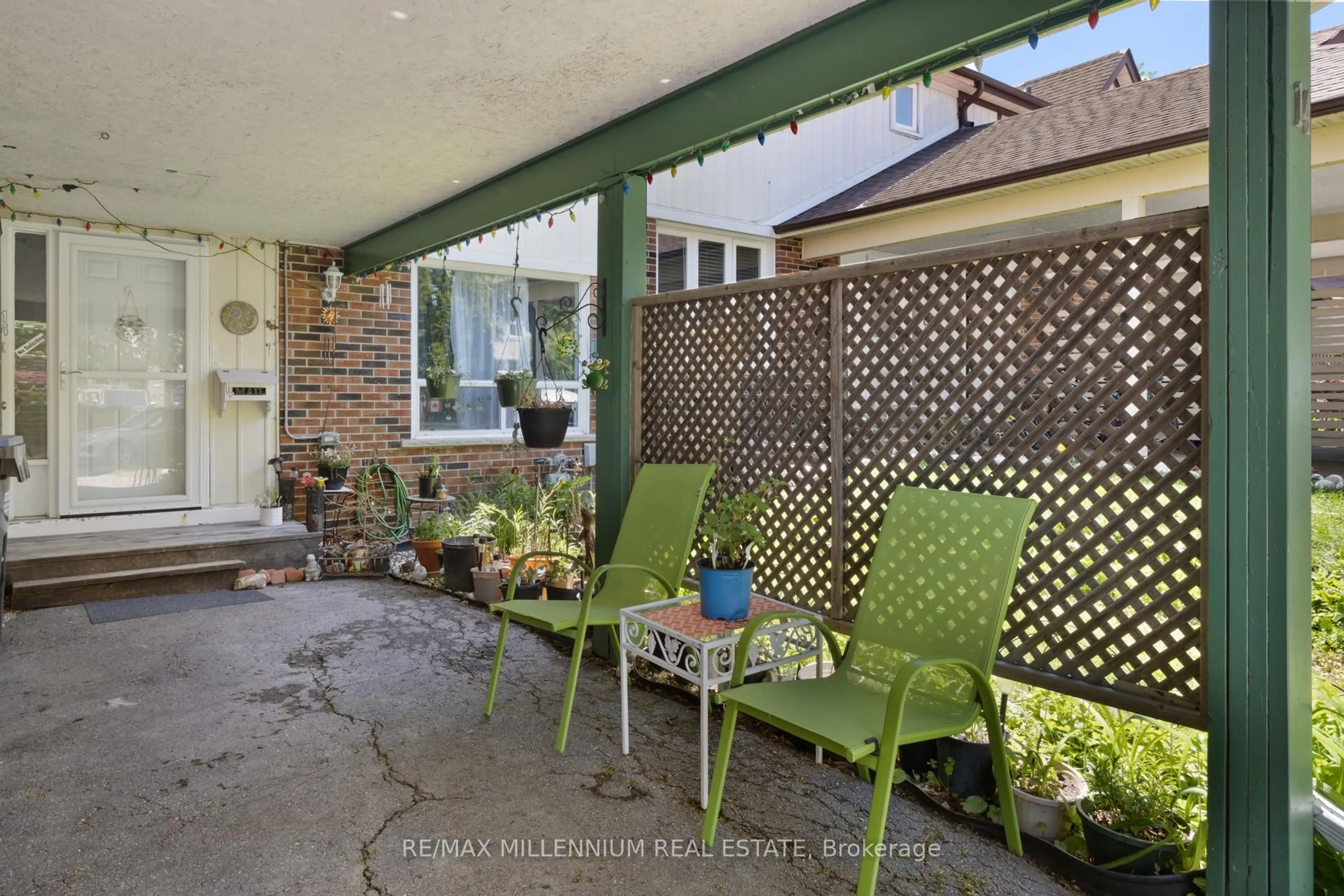 Patio, street for 14 Laurier Crt, Brampton Ontario L6Z 1J5