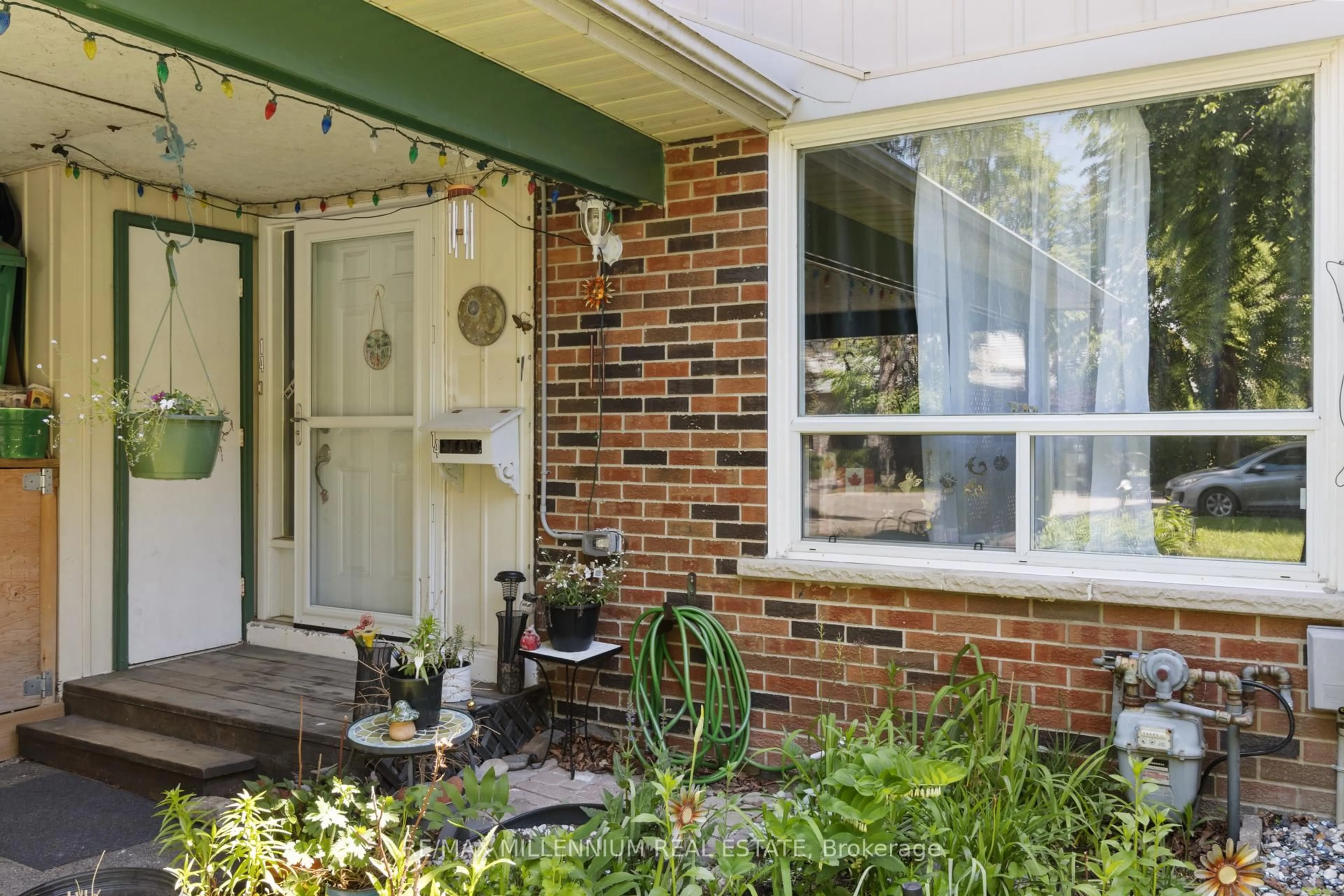 Home with brick exterior material, street for 14 Laurier Crt, Brampton Ontario L6Z 1J5