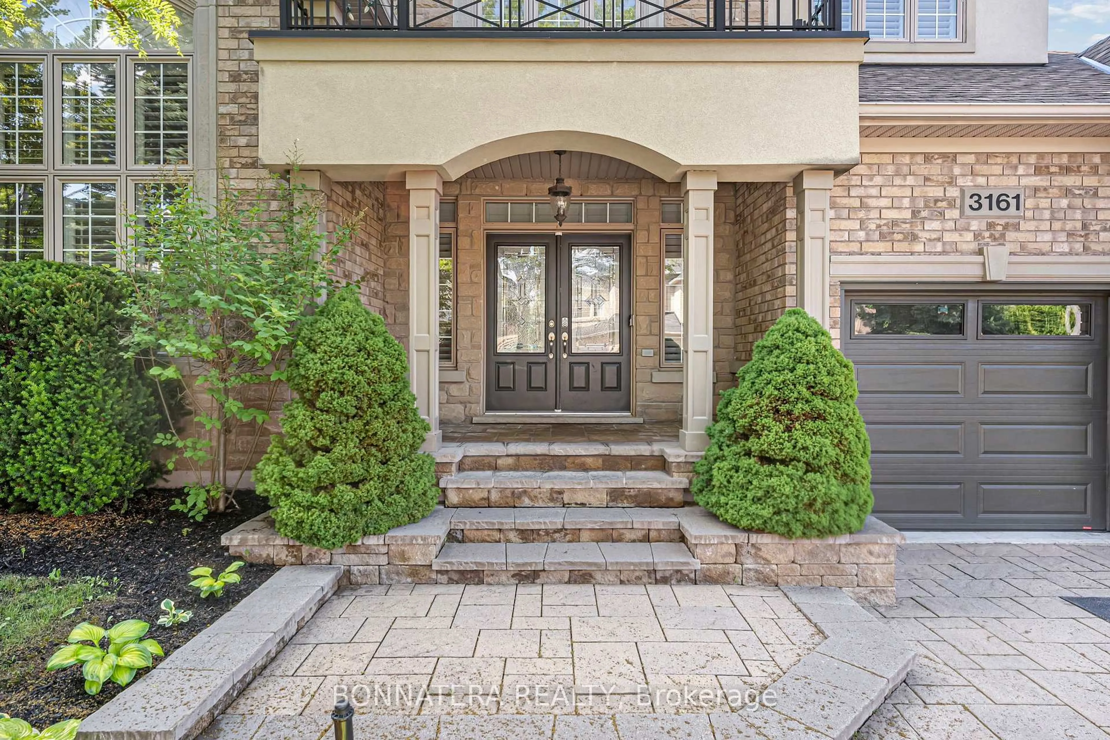 Indoor entryway for 3161 Saddleworth Cres, Oakville Ontario L6M 0A8