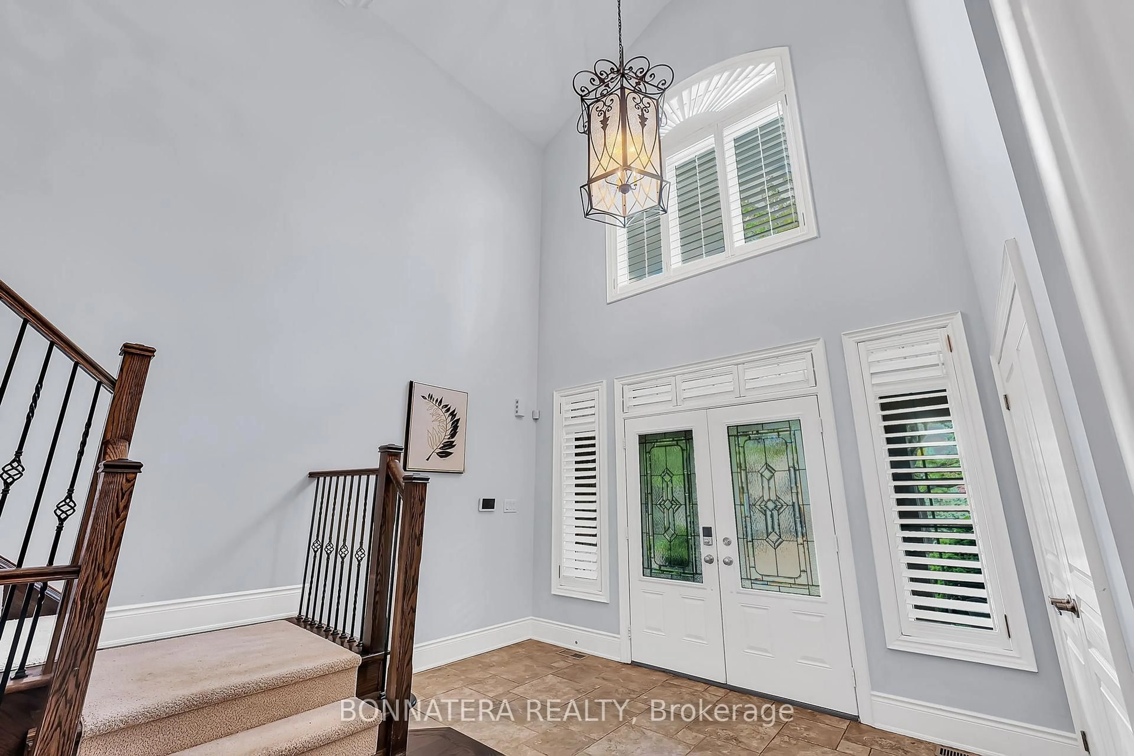 Indoor entryway for 3161 Saddleworth Cres, Oakville Ontario L6M 0A8