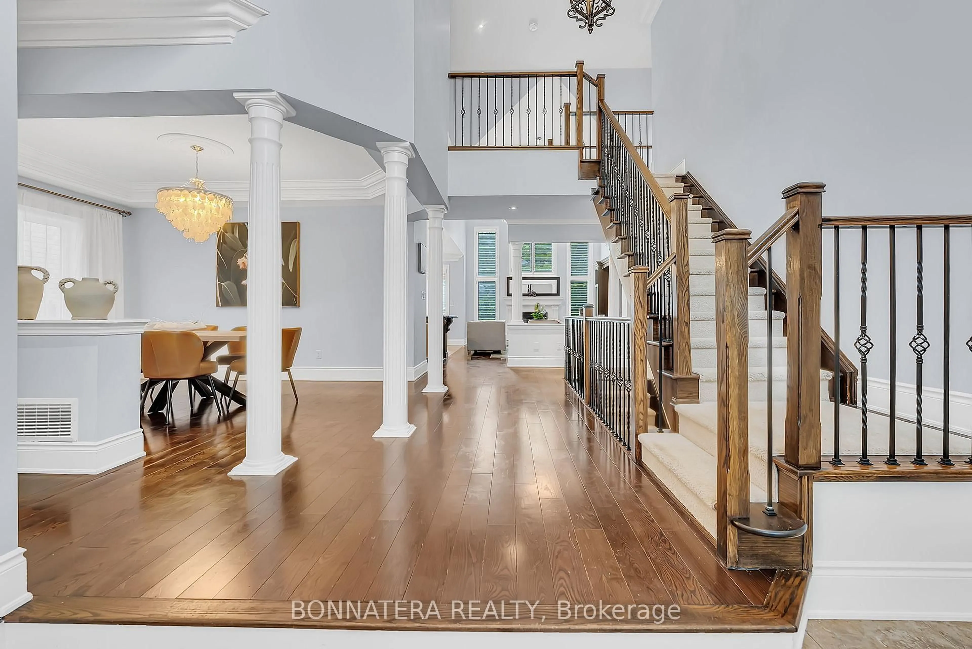 Indoor entryway for 3161 Saddleworth Cres, Oakville Ontario L6M 0A8