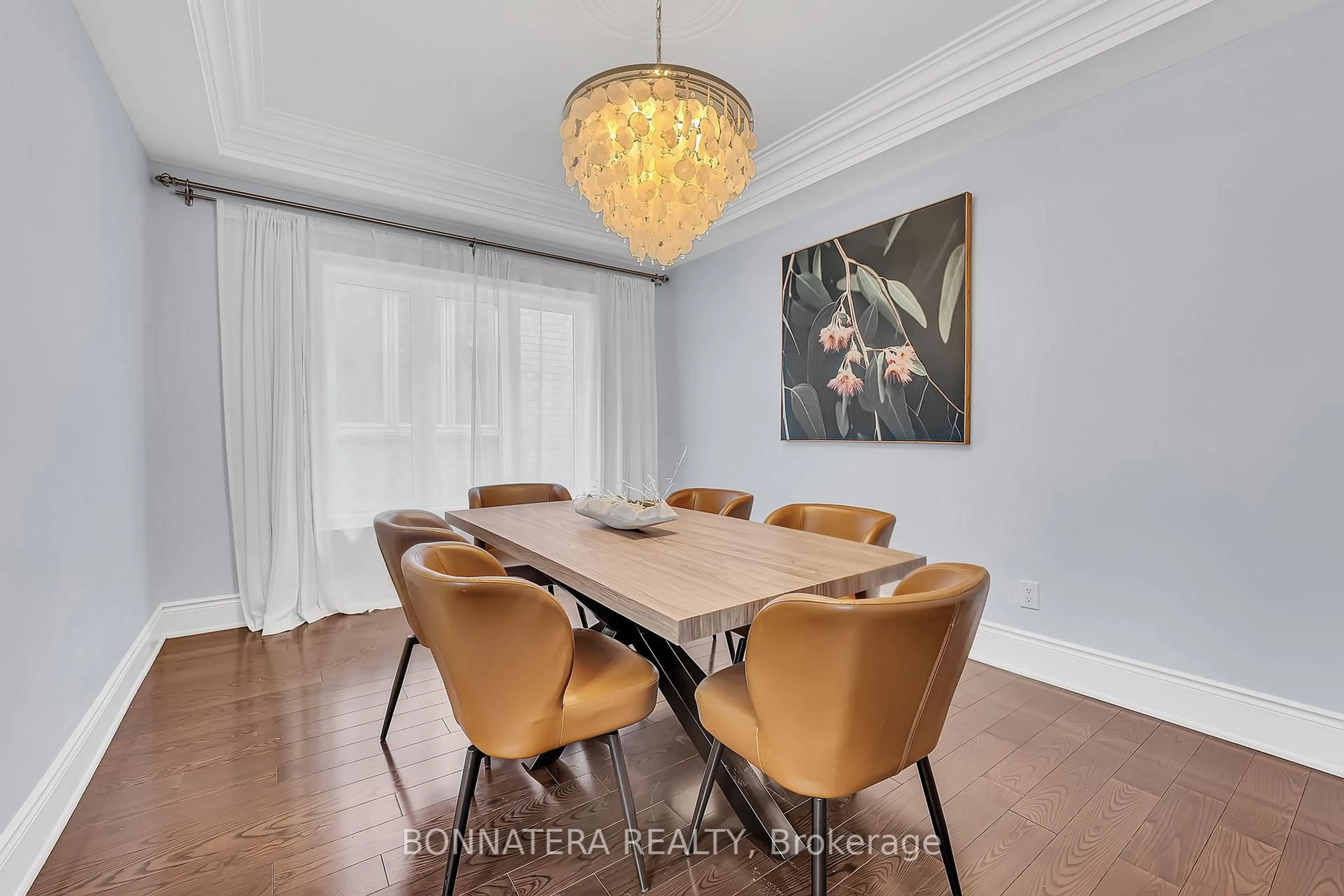 Dining room, wood/laminate floor for 3161 Saddleworth Cres, Oakville Ontario L6M 0A8