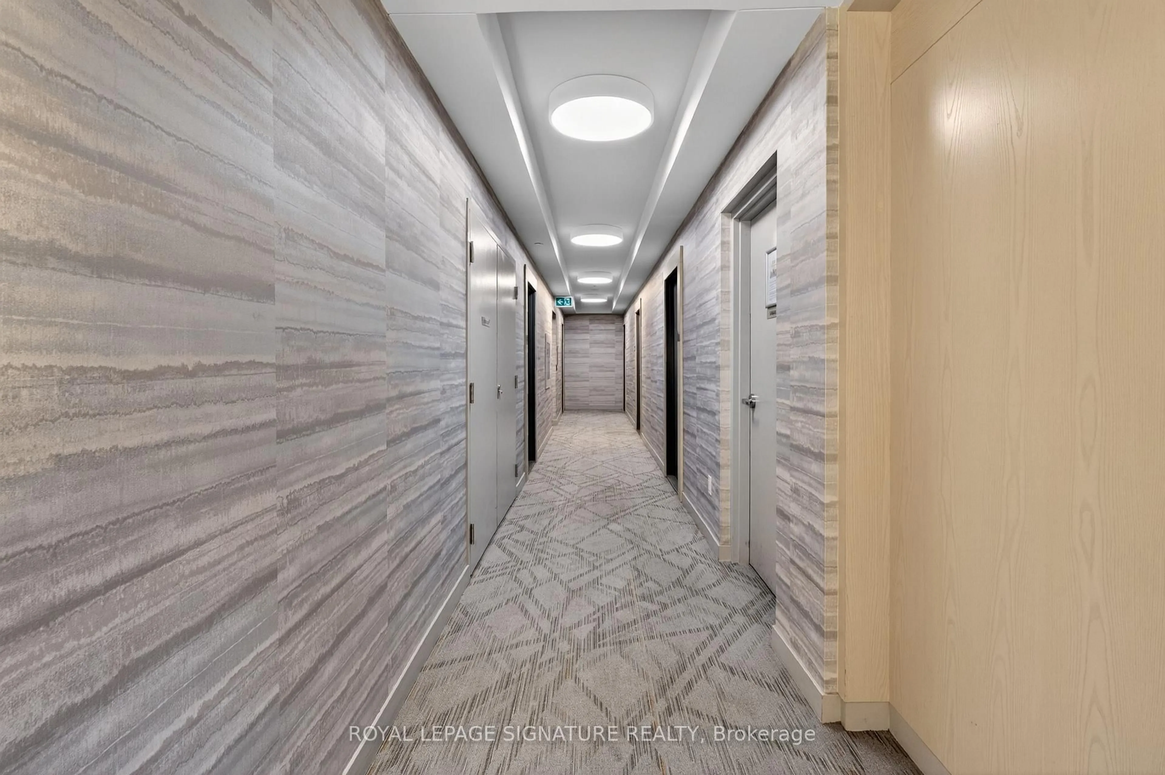 Indoor foyer for 4633 Glen Erin Dr #1710, Mississauga Ontario L5M 0Y6