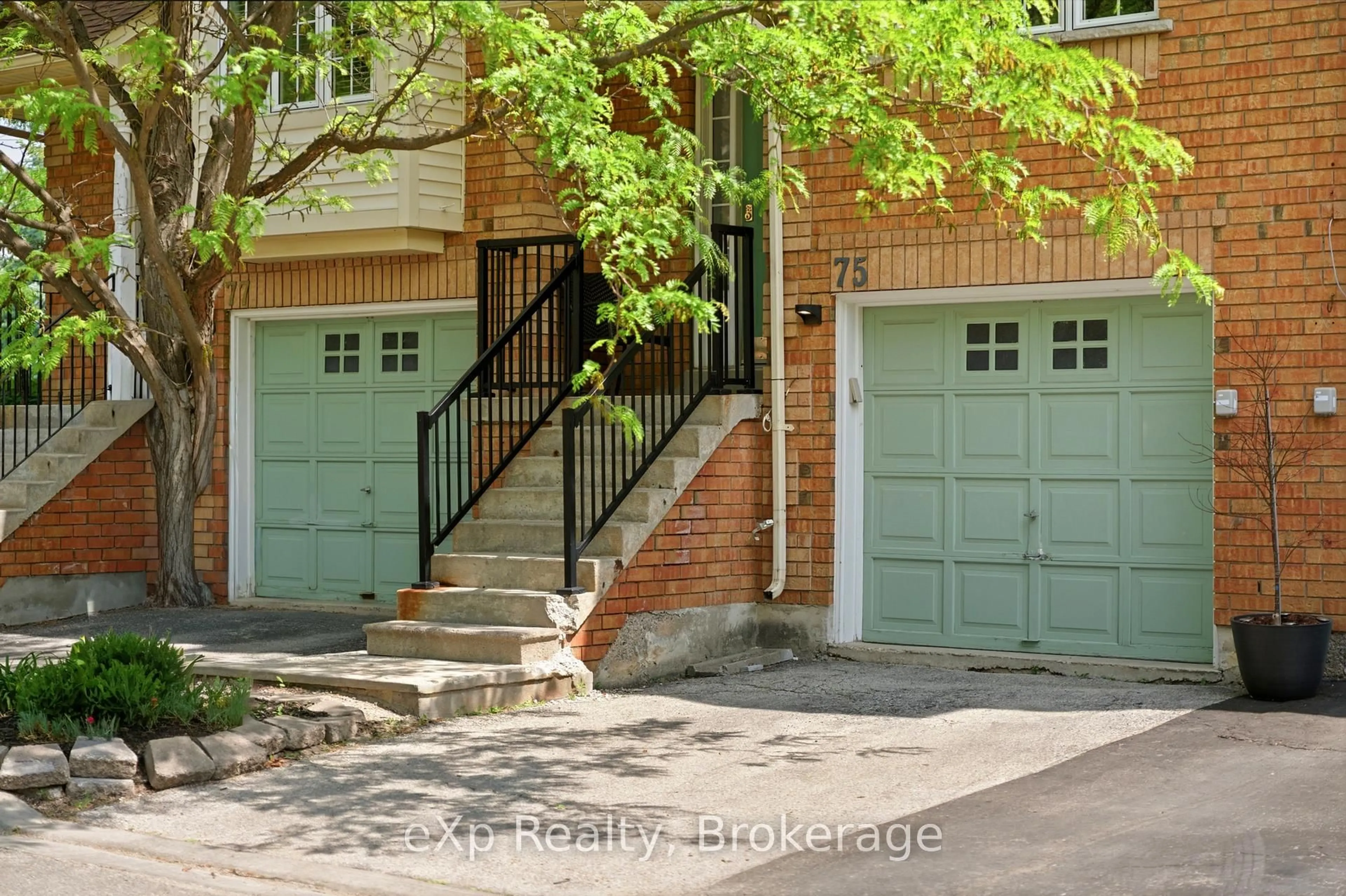 Indoor garage for 9800 Mclaughlin Rd #75, Brampton Ontario L6X 4R1