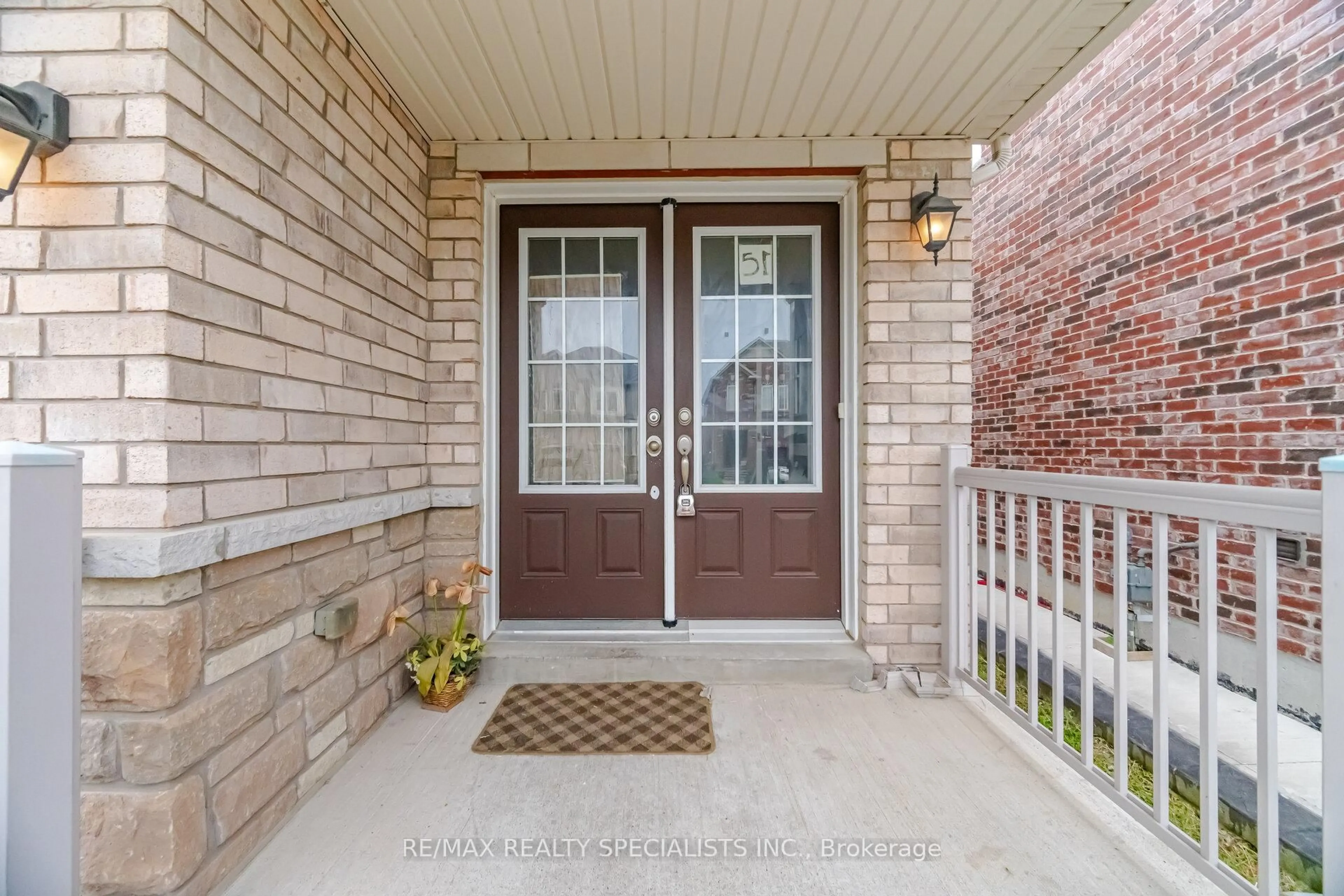 Indoor entryway for 51 Frenchpark Circ, Brampton Ontario L6X 0Y6